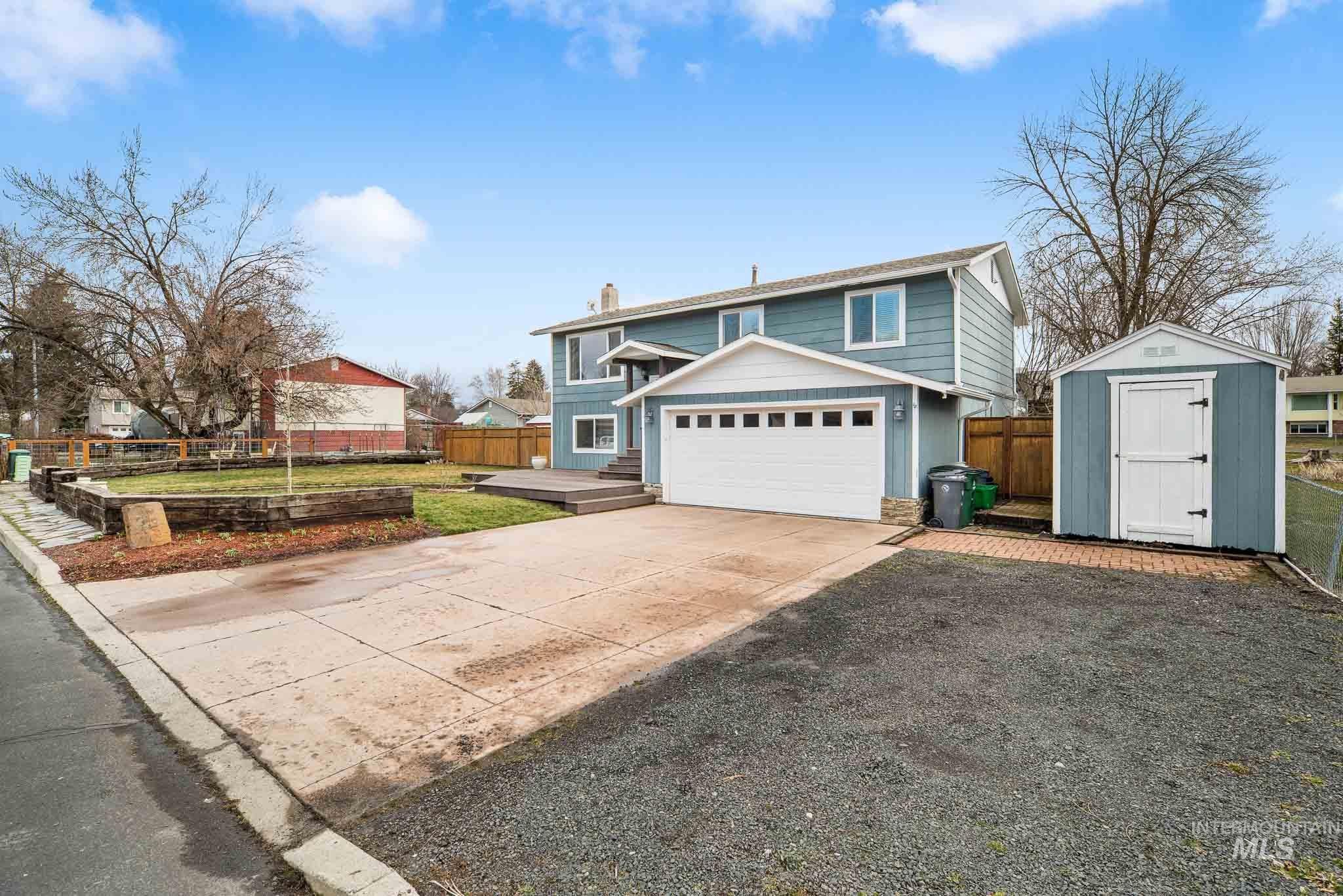 814 Valley View Dr., Moscow, Idaho 83843, 4 Bedrooms, 2 Bathrooms, Residential For Sale, Price $515,000,MLS 98977366