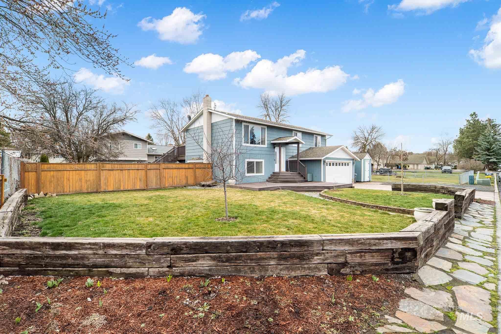 814 Valley View Dr., Moscow, Idaho 83843, 4 Bedrooms, 2 Bathrooms, Residential For Sale, Price $515,000,MLS 98977366