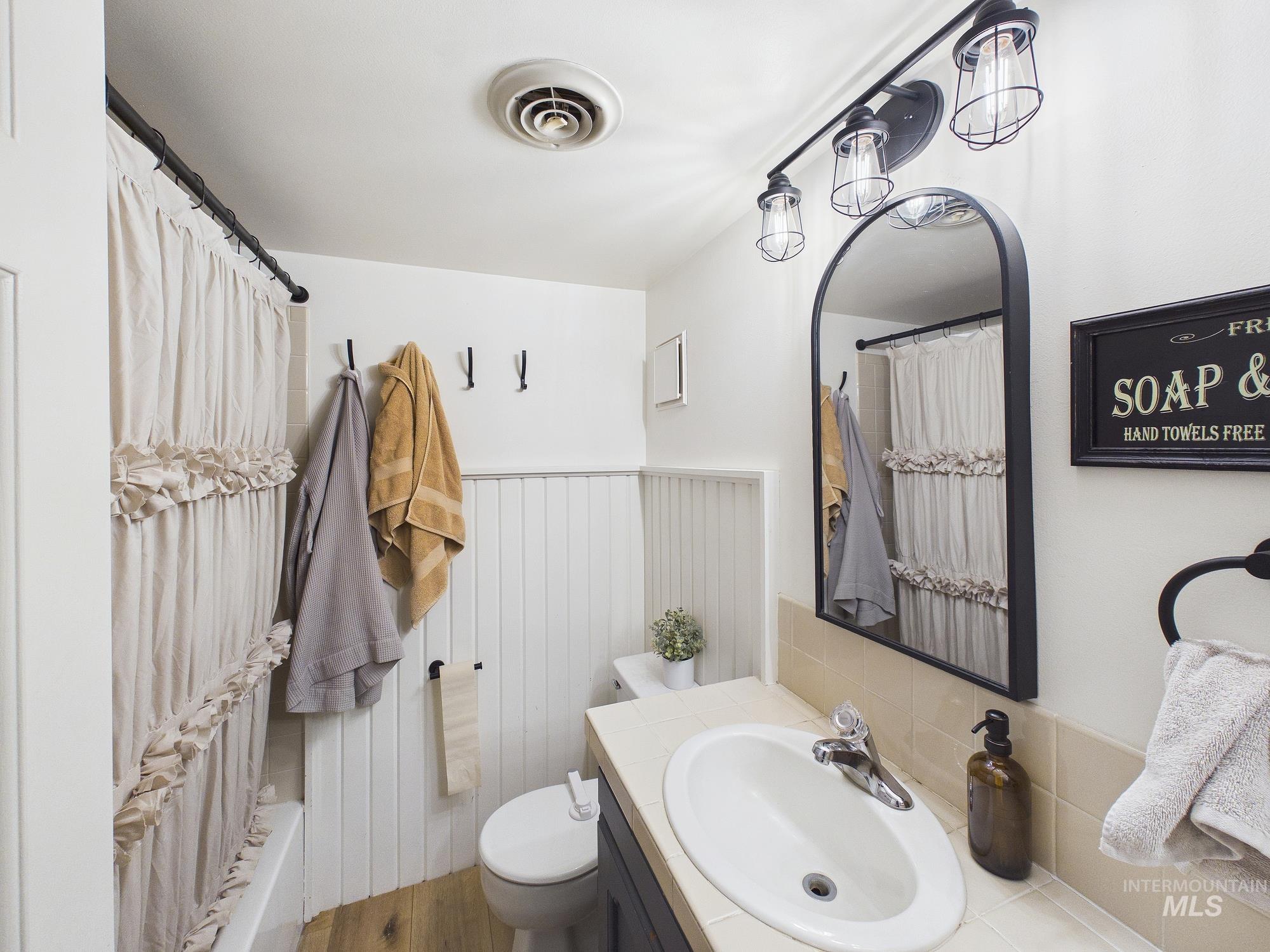 1747 W Central Rd, Emmett, Idaho 83617, 5 Bedrooms, 3.5 Bathrooms, Residential For Sale, Price $1,195,000, 98977368