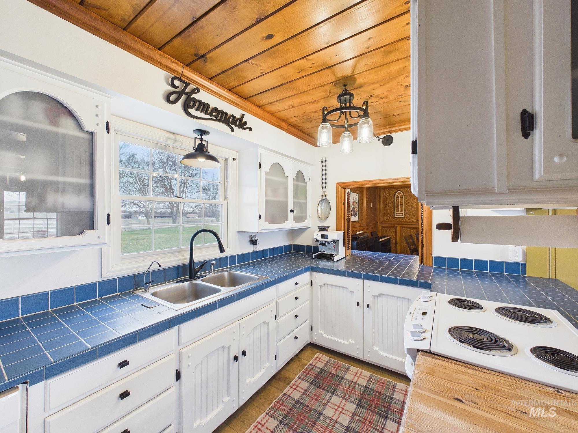 1747 W Central Rd, Emmett, Idaho 83617, 5 Bedrooms, 3.5 Bathrooms, Residential For Sale, Price $1,195,000, 98977368