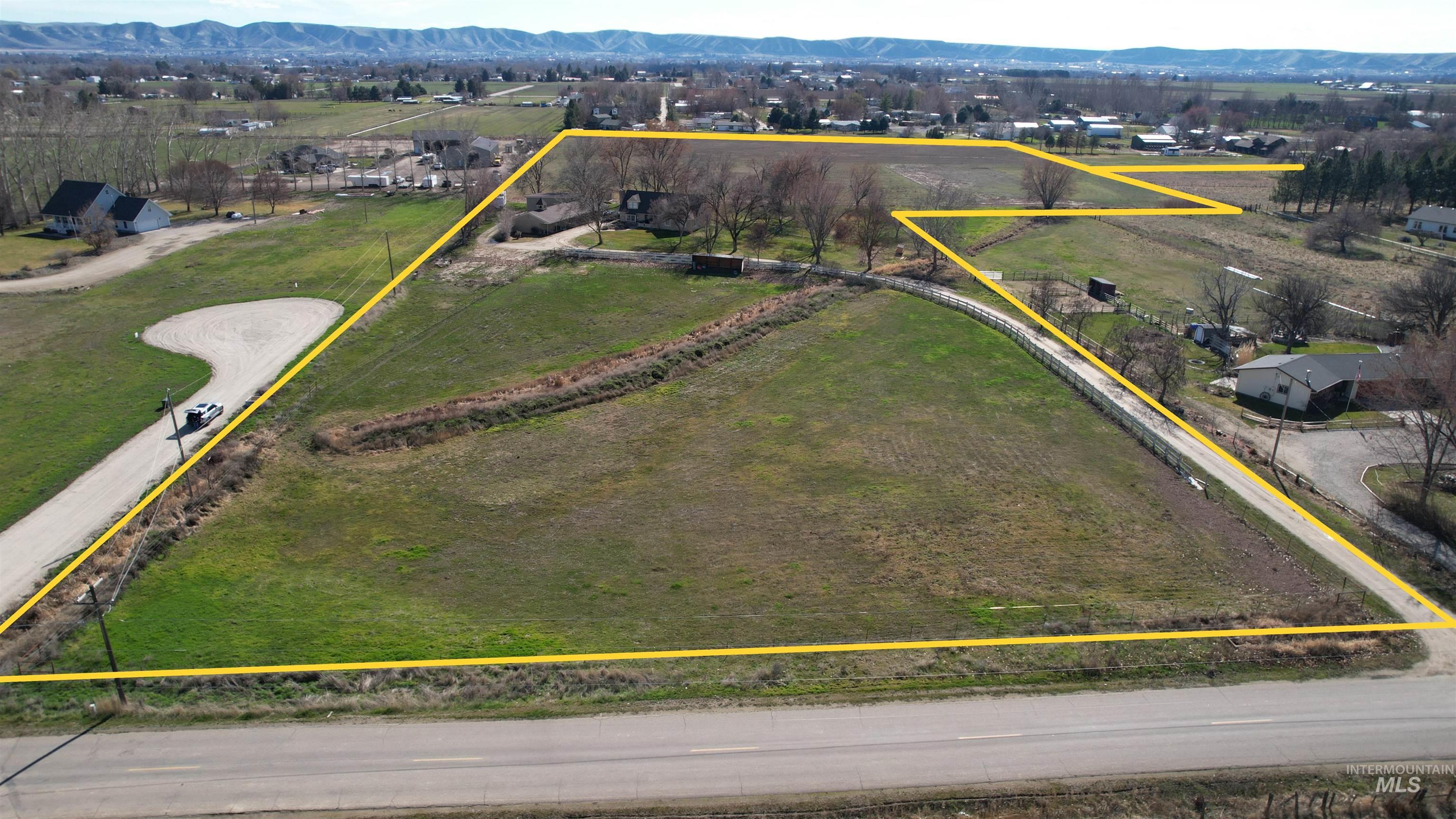 1747 W Central Rd, Emmett, Idaho 83617, 5 Bedrooms, 3.5 Bathrooms, Residential For Sale, Price $1,195,000, 98977368