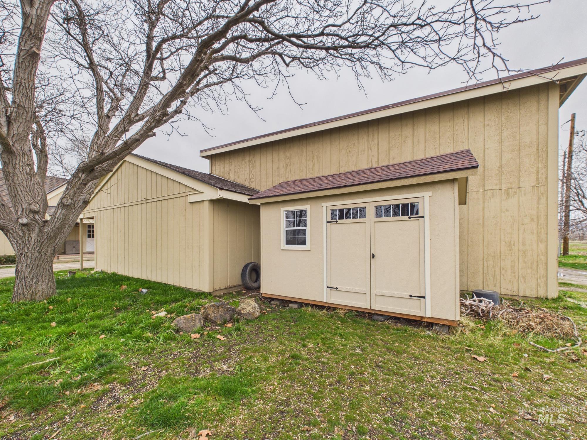 1747 W Central Rd, Emmett, Idaho 83617, 5 Bedrooms, 3.5 Bathrooms, Residential For Sale, Price $1,195,000, 98977368