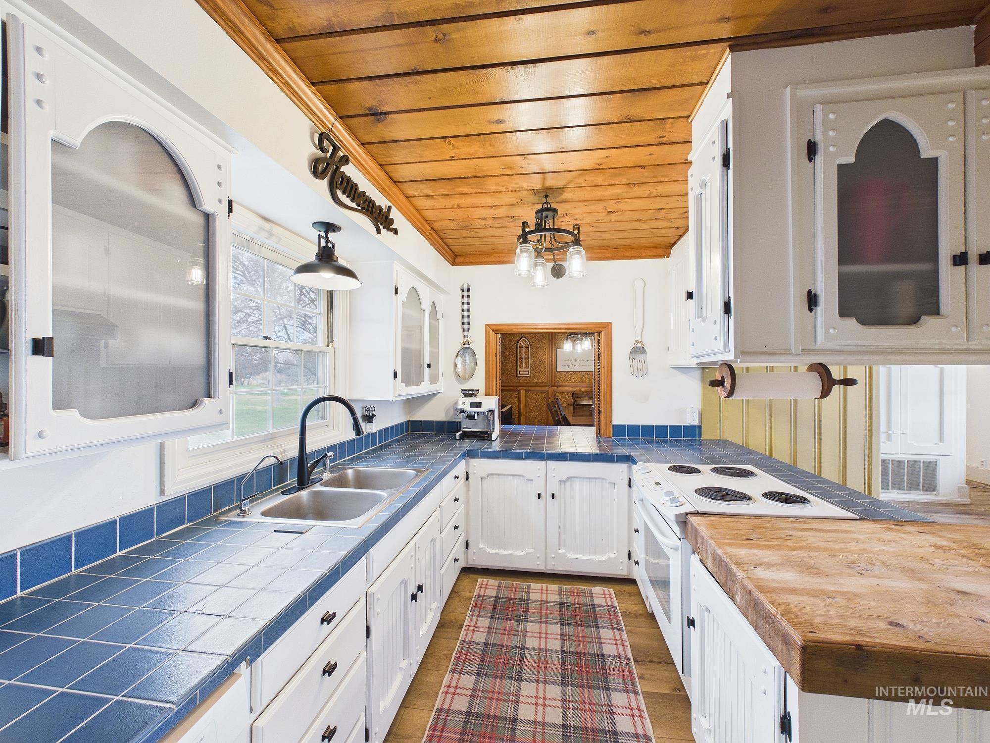 1747 W Central Rd, Emmett, Idaho 83617, 5 Bedrooms, 3.5 Bathrooms, Residential For Sale, Price $1,195,000, 98977368