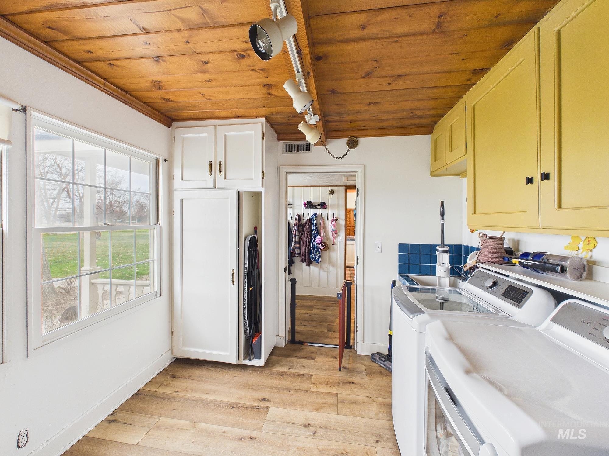 1747 W Central Rd, Emmett, Idaho 83617, 5 Bedrooms, 3.5 Bathrooms, Residential For Sale, Price $1,195,000, 98977368