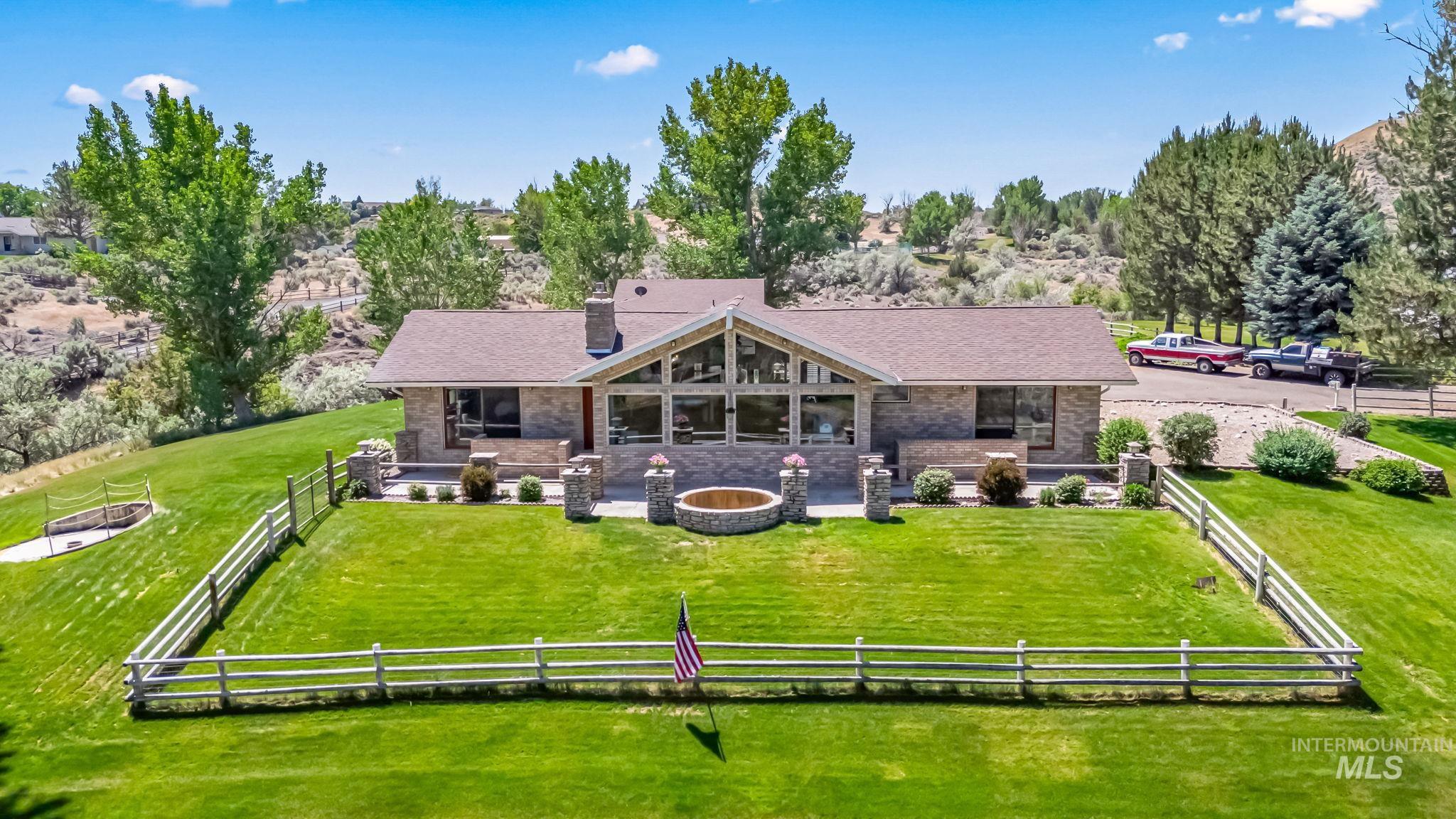 4525 Kanaka Ct., Buhl, Idaho 83316, 3 Bedrooms, 4 Bathrooms, Residential For Sale, Price $550,000,MLS 98977369