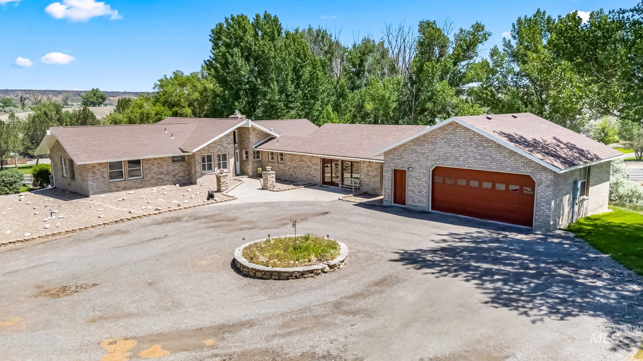 4525 Kanaka Ct., Buhl, Idaho 83316, 3 Bedrooms, 4 Bathrooms, Residential For Sale, Price $550,000,MLS 98977369