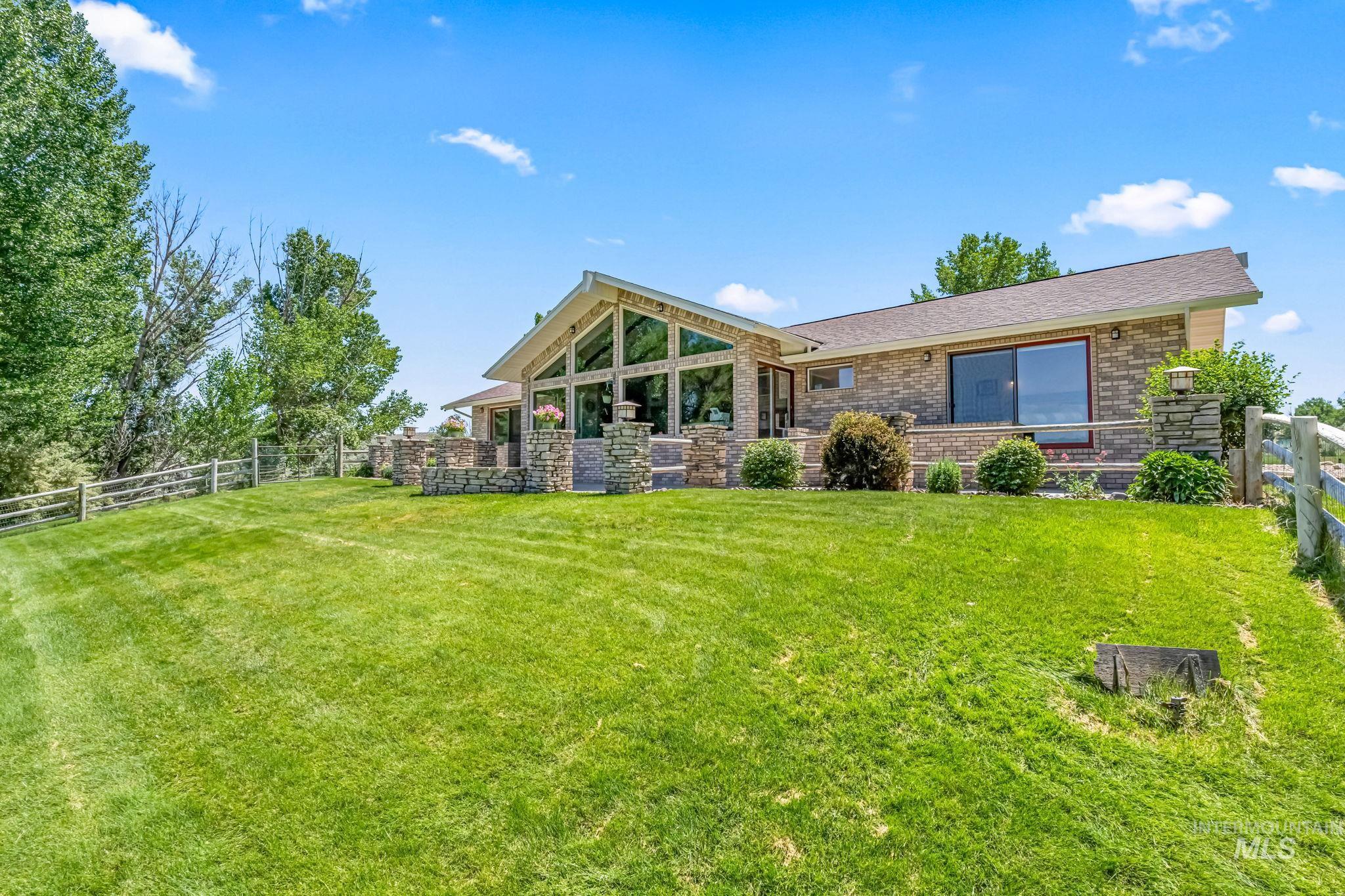 4525 Kanaka Ct., Buhl, Idaho 83316, 3 Bedrooms, 4 Bathrooms, Residential For Sale, Price $689,900,MLS 98977369