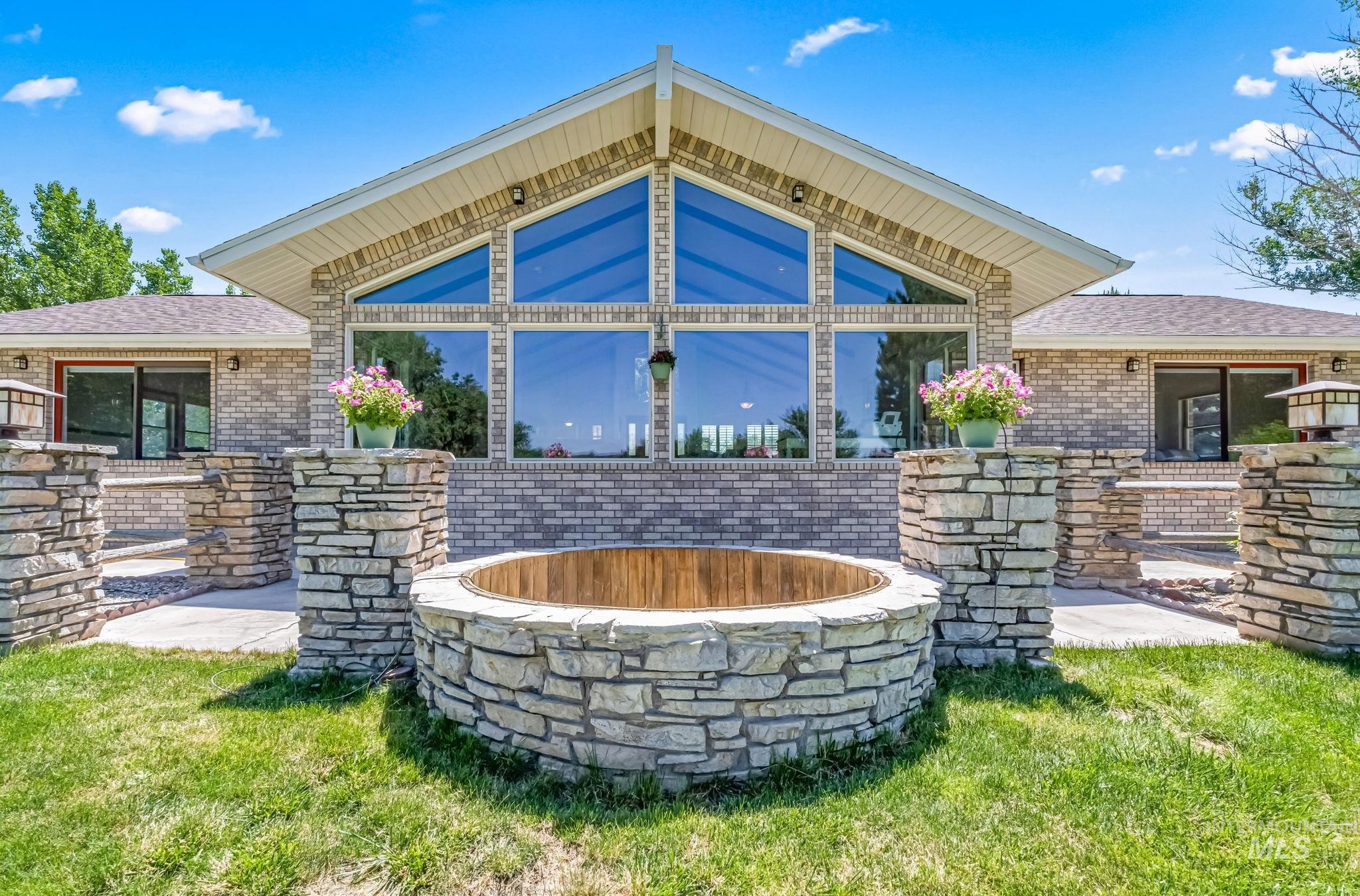 4525 Kanaka Ct., Buhl, Idaho 83316, 3 Bedrooms, 4 Bathrooms, Residential For Sale, Price $689,900,MLS 98977369