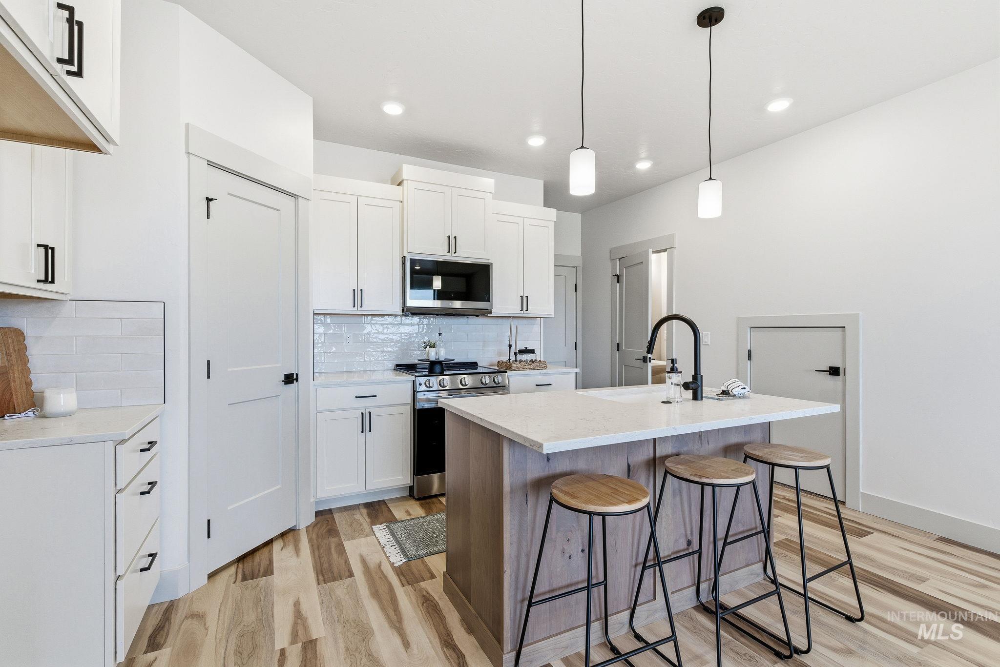 1940 NW Strahorn Dr., Mountain Home, Idaho 83647, 3 Bedrooms, 2.5 Bathrooms, Residential For Sale, Price $339,900,MLS 98977375