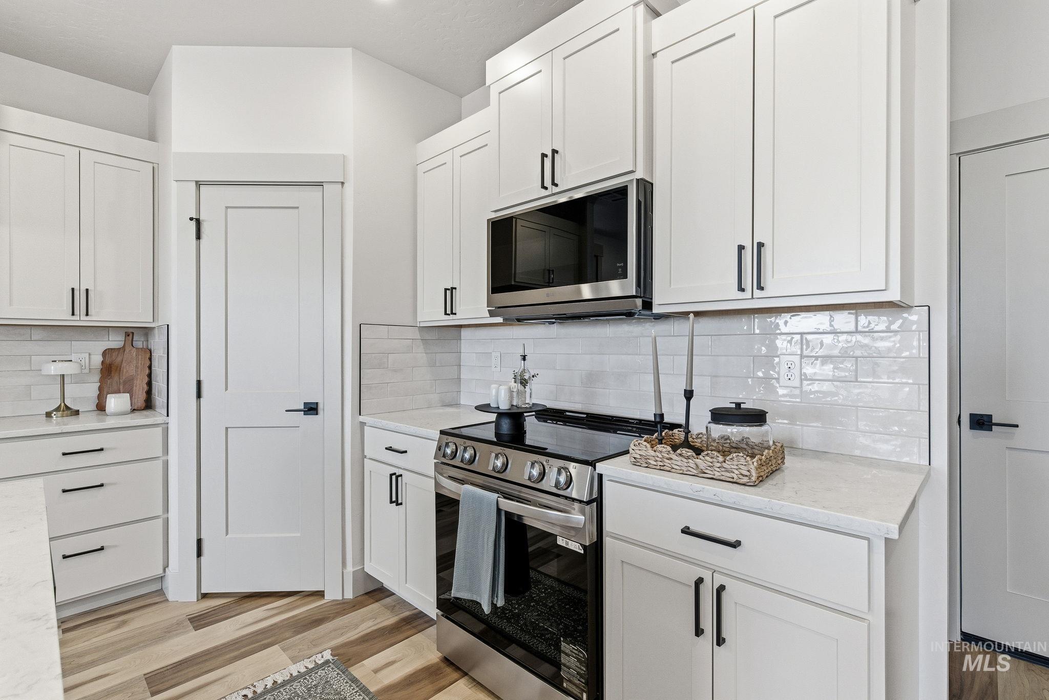 1940 NW Strahorn Dr., Mountain Home, Idaho 83647, 3 Bedrooms, 2.5 Bathrooms, Residential For Sale, Price $339,900,MLS 98977375