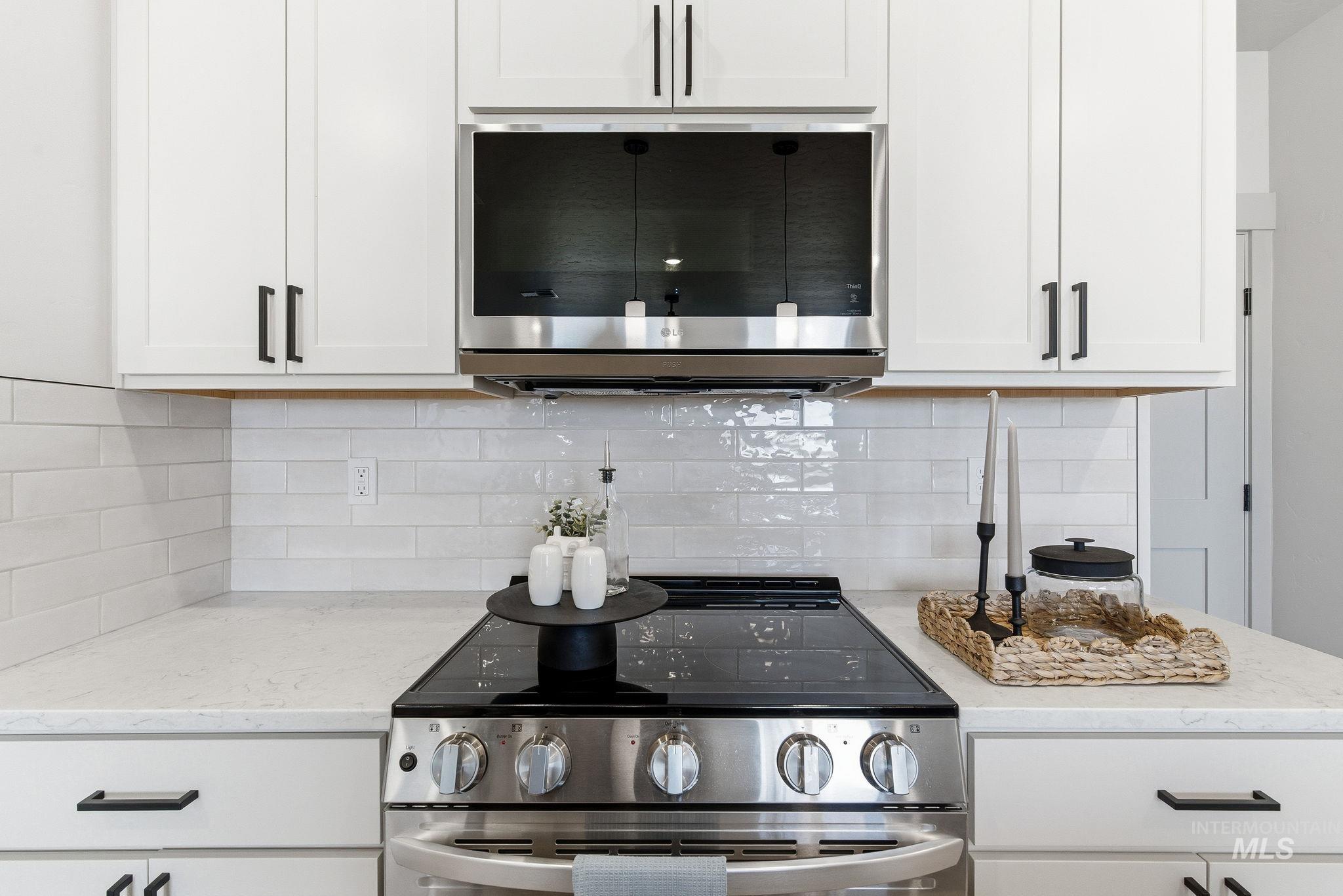 1940 NW Strahorn Dr., Mountain Home, Idaho 83647, 3 Bedrooms, 2.5 Bathrooms, Residential For Sale, Price $339,900,MLS 98977375