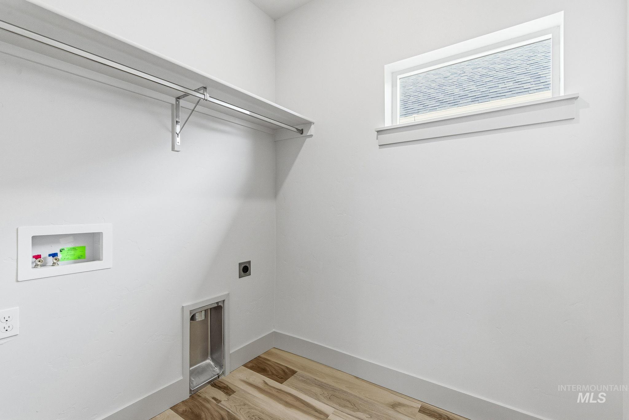 1940 NW Strahorn Dr., Mountain Home, Idaho 83647, 3 Bedrooms, 2.5 Bathrooms, Residential For Sale, Price $339,900,MLS 98977375