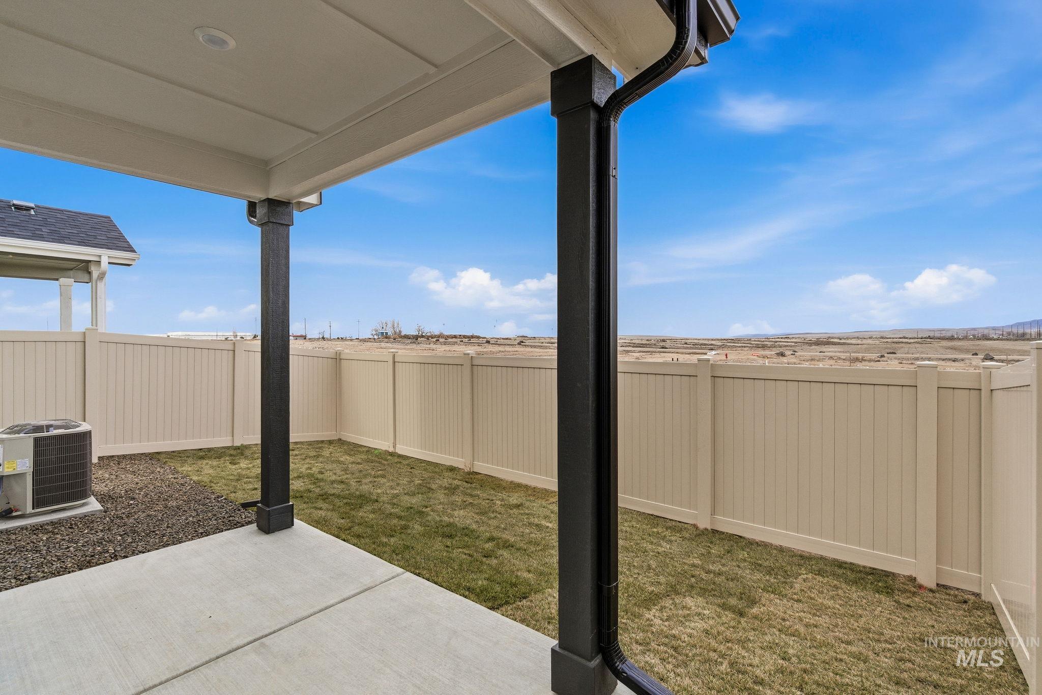 1940 NW Strahorn Dr., Mountain Home, Idaho 83647, 3 Bedrooms, 2.5 Bathrooms, Residential For Sale, Price $339,900,MLS 98977375