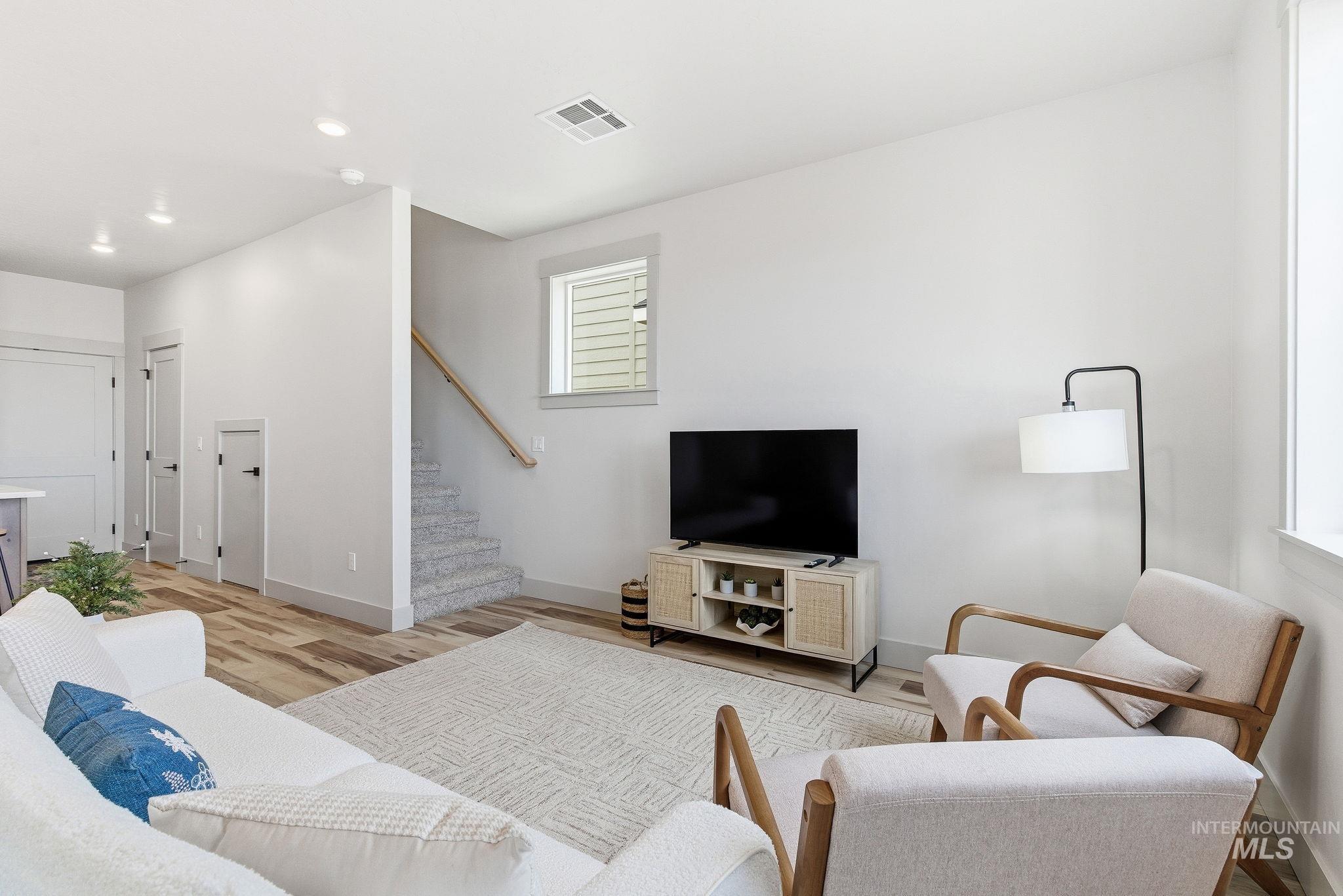 1940 NW Strahorn Dr., Mountain Home, Idaho 83647, 3 Bedrooms, 2.5 Bathrooms, Residential For Sale, Price $339,900,MLS 98977375