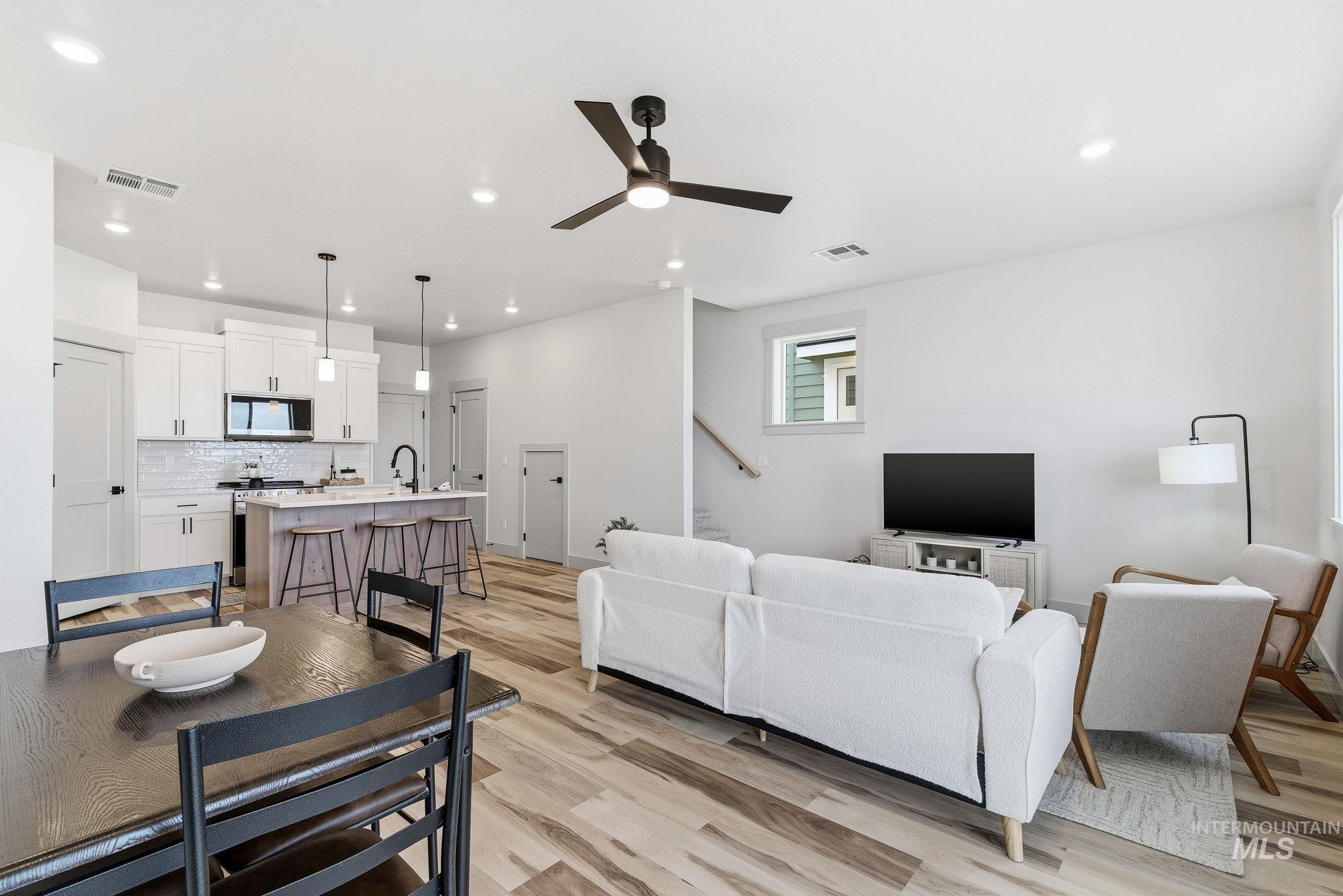 1940 NW Strahorn Dr., Mountain Home, Idaho 83647, 3 Bedrooms, 2.5 Bathrooms, Residential For Sale, Price $339,900,MLS 98977375