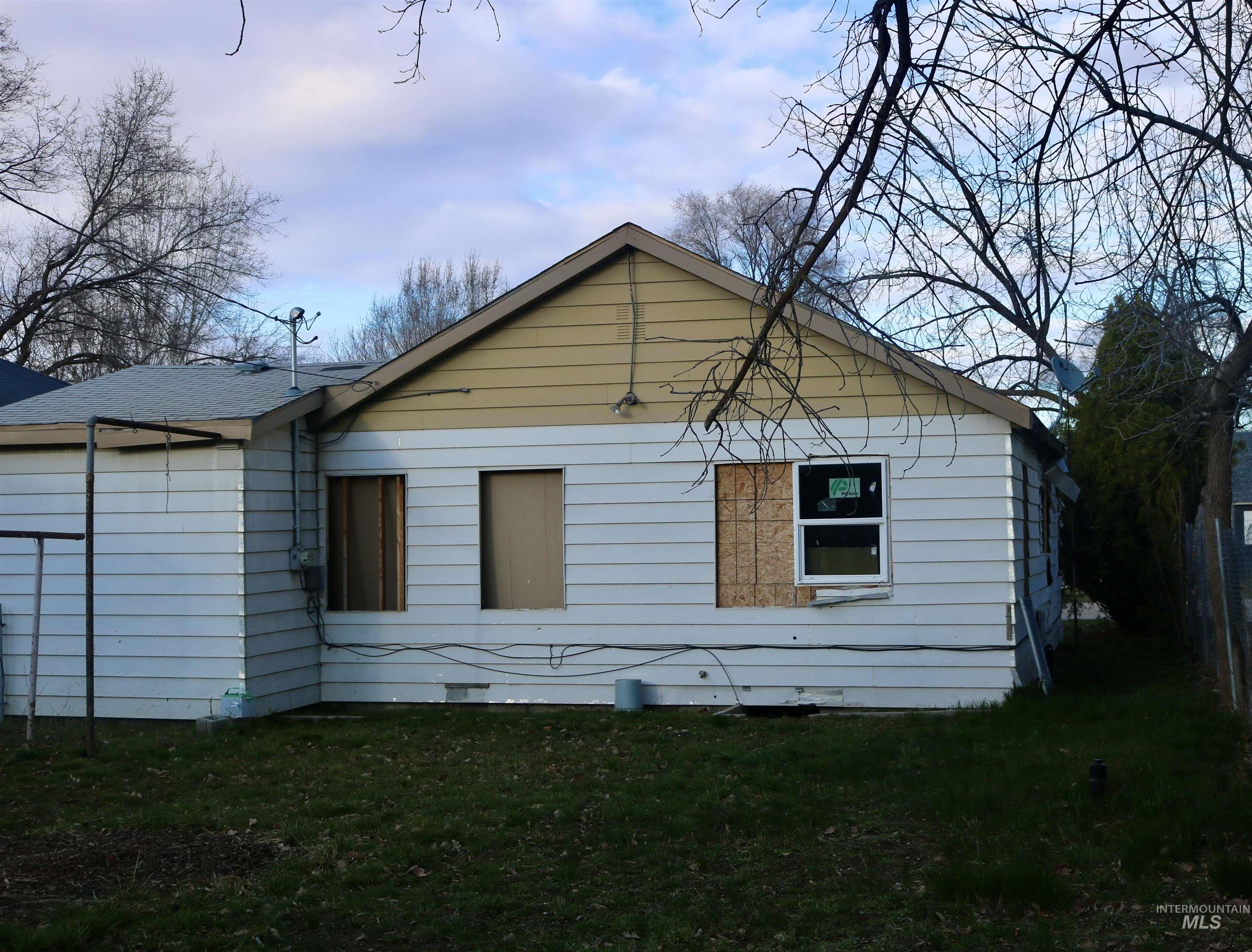 1612 Arthur, Caldwell, Idaho 83605, 2 Bedrooms, 1 Bathroom, Residential For Sale, Price $179,000, 98977379