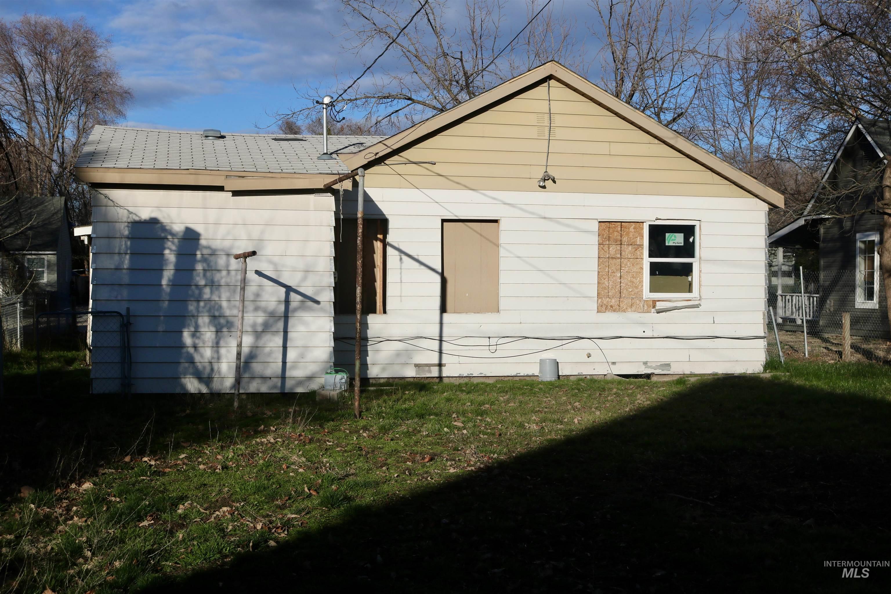 1612 Arthur, Caldwell, Idaho 83605, 2 Bedrooms, 1 Bathroom, Residential For Sale, Price $179,000, 98977379