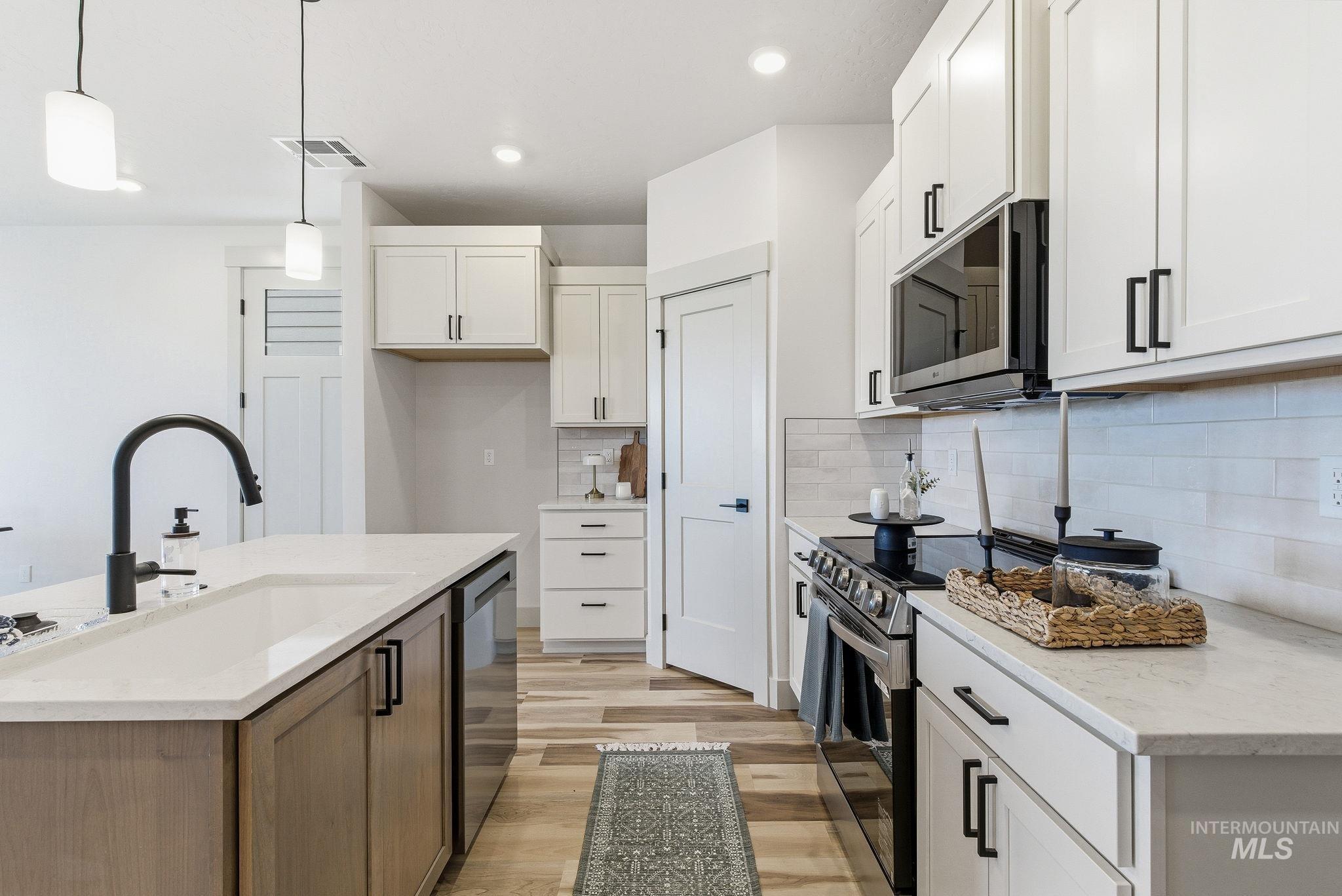 1950 NW Strahorn Dr., Mountain Home, Idaho 83647, 3 Bedrooms, 2.5 Bathrooms, Residential For Sale, Price $339,900,MLS 98977380