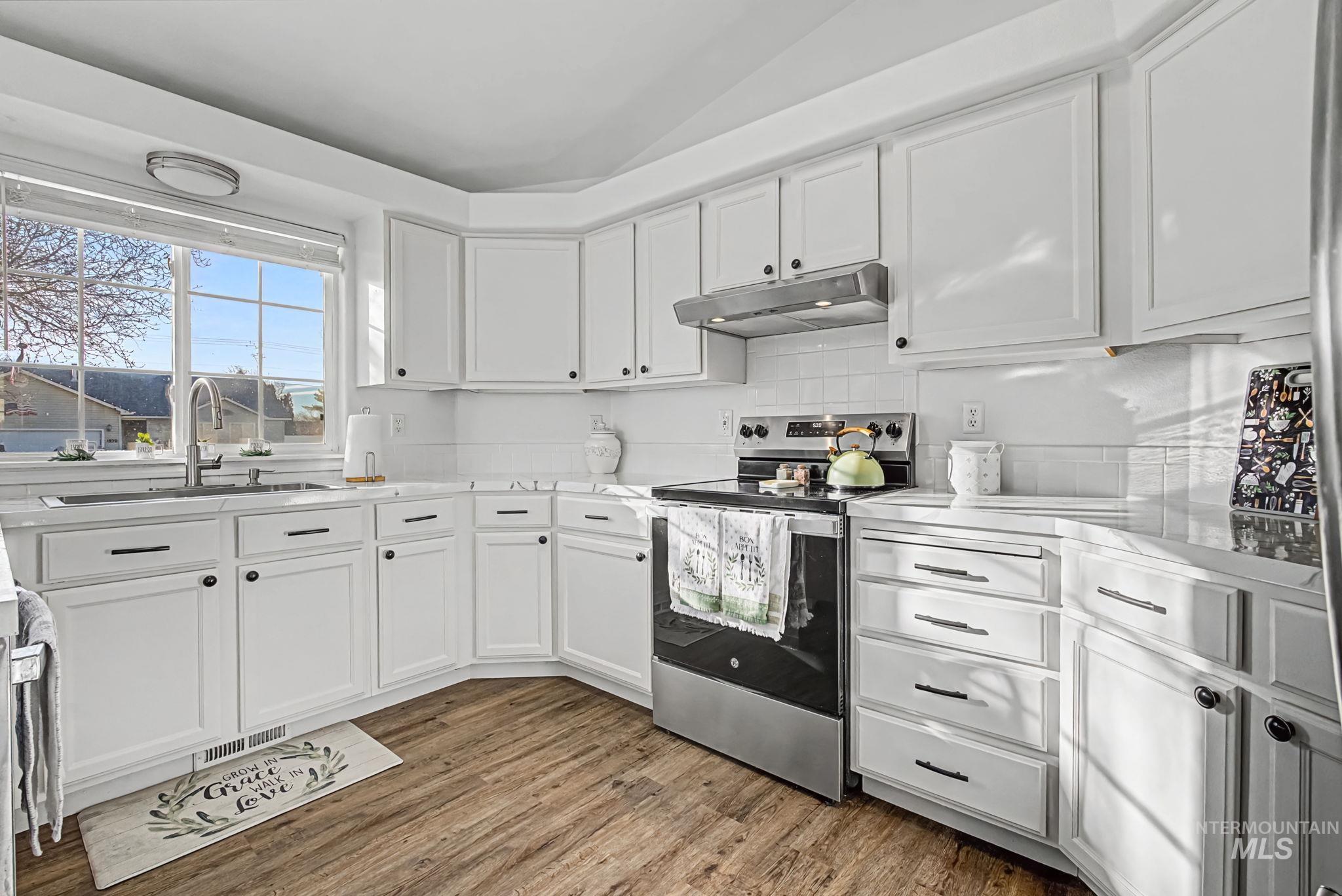 1824 N Swainson Ave., Meridian, Idaho 83646-4111, 3 Bedrooms, 2 Bathrooms, Residential For Sale, Price $429,900,MLS 98977386