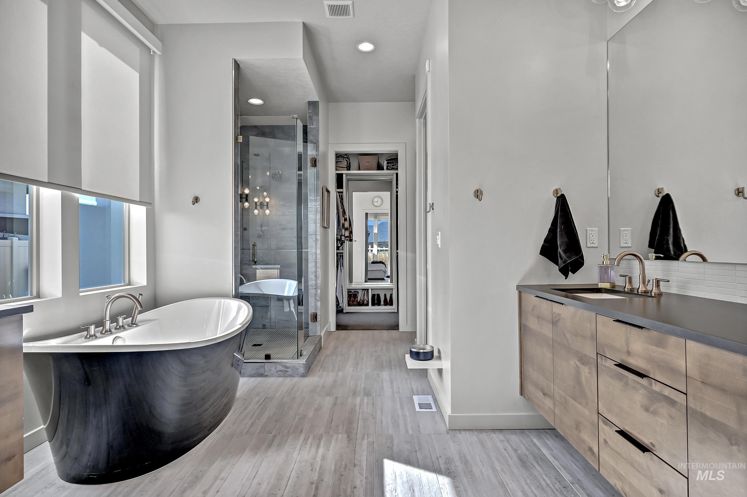 4164 E Goldstone Drive, Meridian, Idaho 83642, 4 Bedrooms, 3 Bathrooms, Residential For Sale, Price $997,000,MLS 98977387