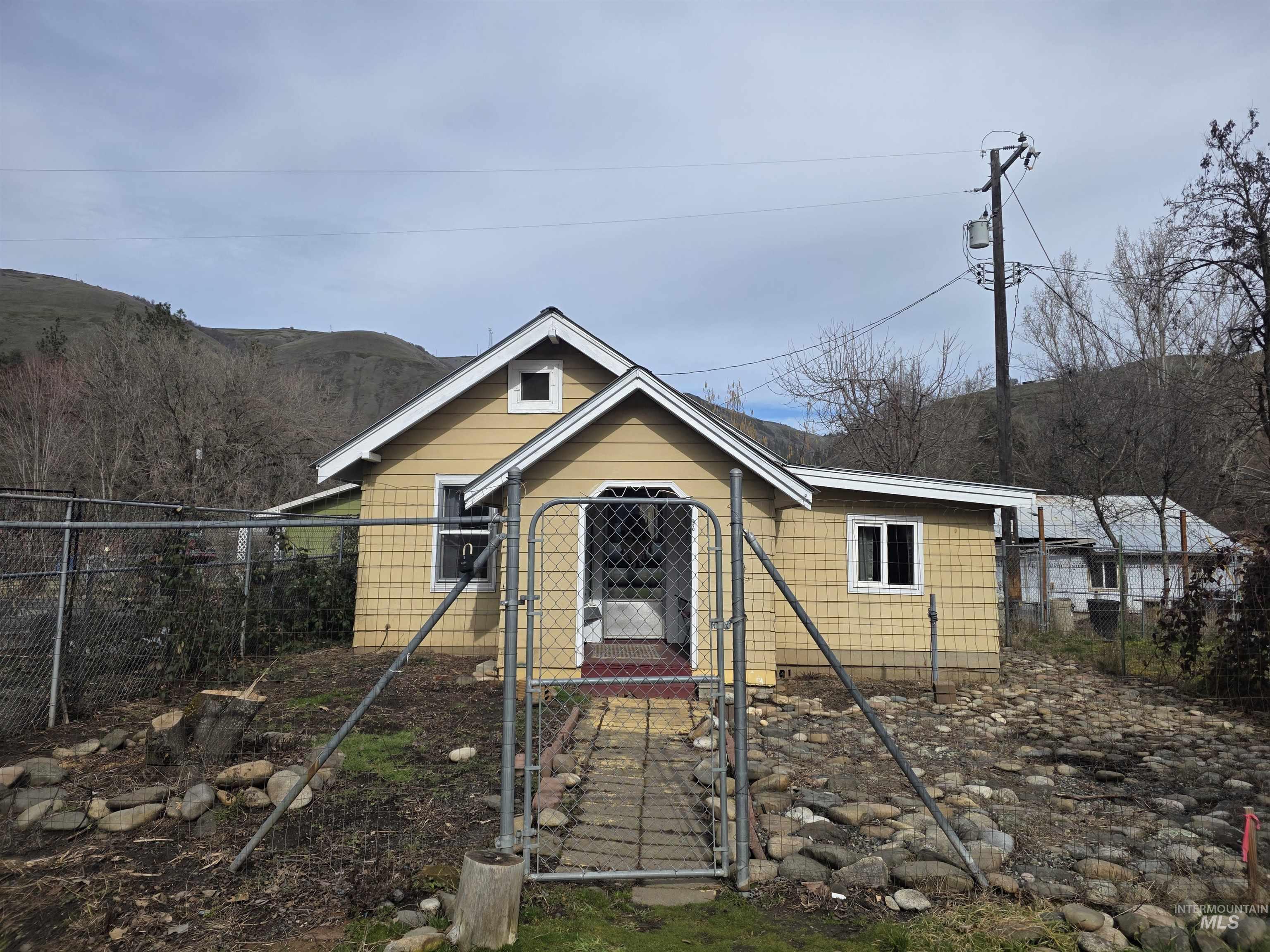 210 Pine Ave, Kooskia, Idaho 83539, 1 Bedroom, 1 Bathroom, Residential For Sale, Price $129,000, 98977389