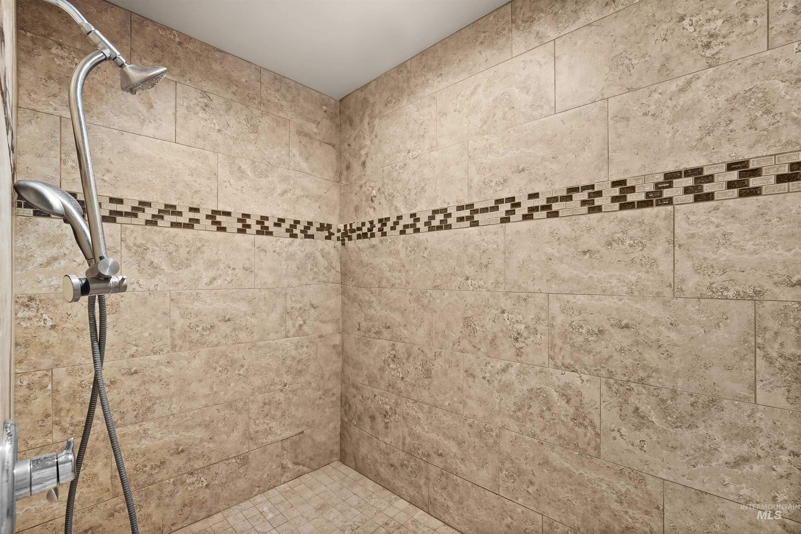 3413 Bluebird Circle, Lewiston, Idaho 83501, 4 Bedrooms, 6 Bathrooms, Residential For Sale, Price $755,000,MLS 98977393