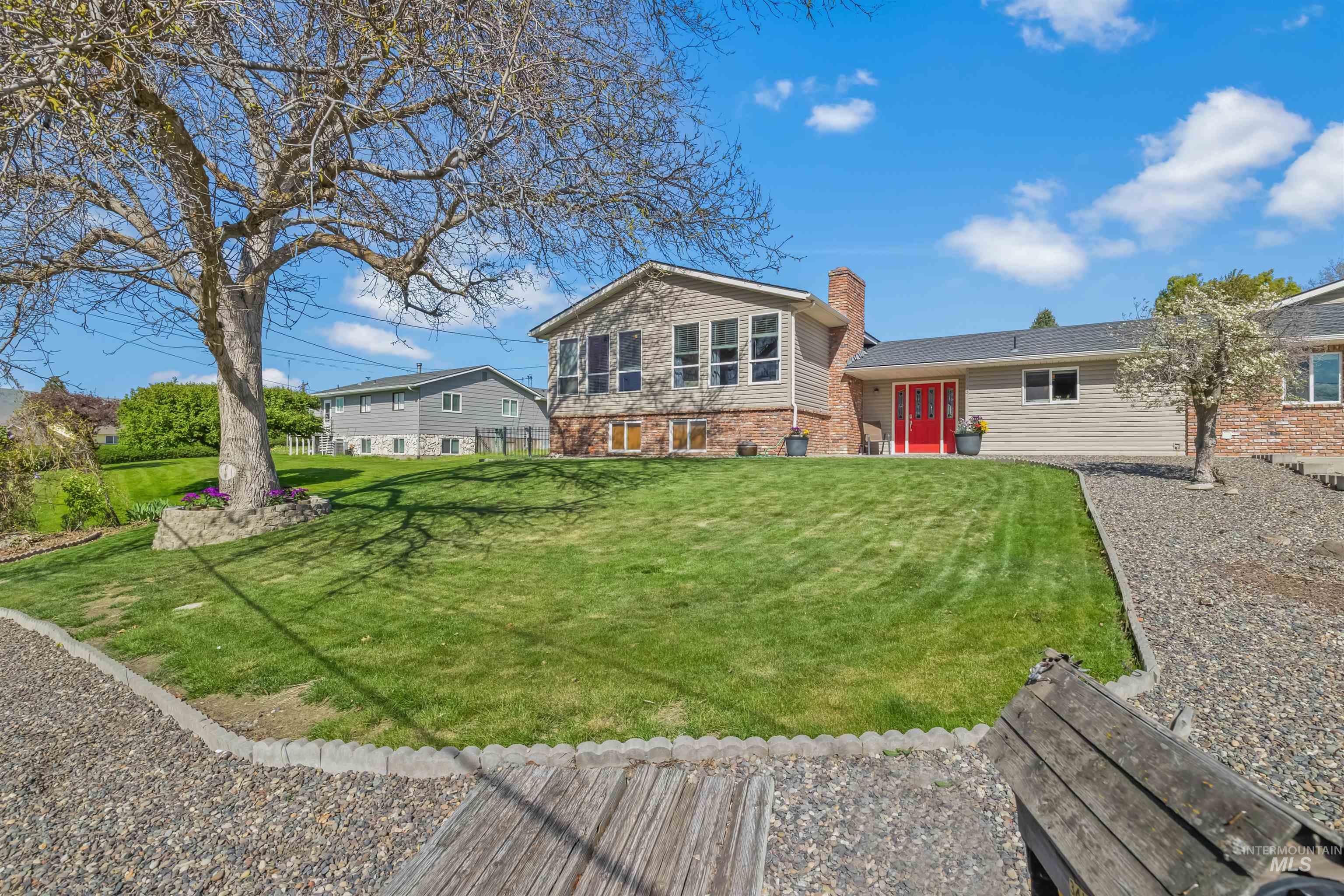 3413 Bluebird Circle, Lewiston, Idaho 83501, 4 Bedrooms, 6 Bathrooms, Residential For Sale, Price $755,000,MLS 98977393