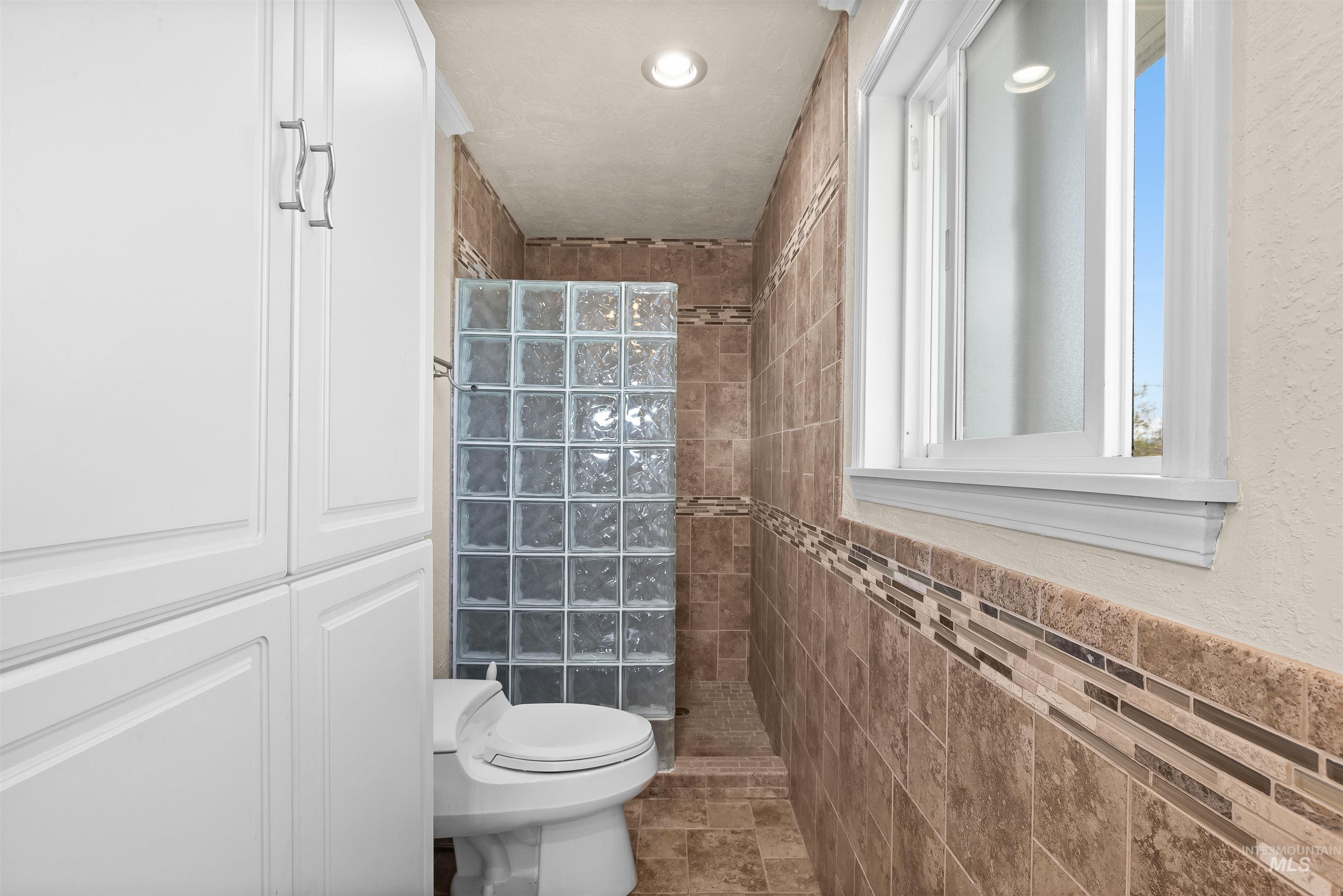 3413 Bluebird Circle, Lewiston, Idaho 83501, 4 Bedrooms, 6 Bathrooms, Residential For Sale, Price $755,000,MLS 98977393