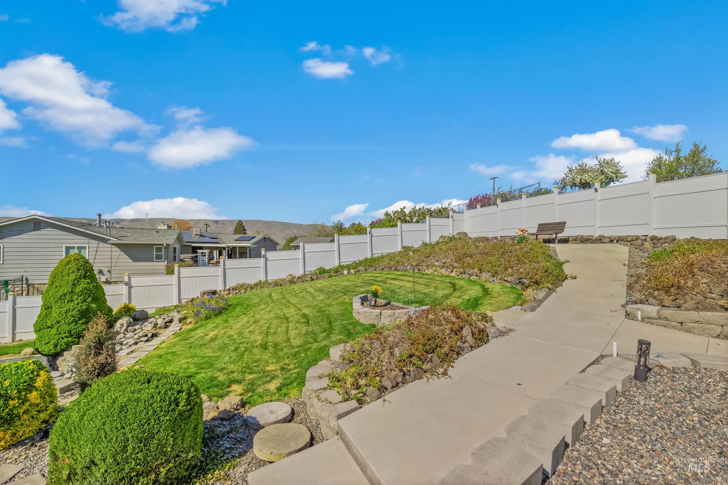 3413 Bluebird Circle, Lewiston, Idaho 83501, 4 Bedrooms, 6 Bathrooms, Residential For Sale, Price $755,000,MLS 98977393