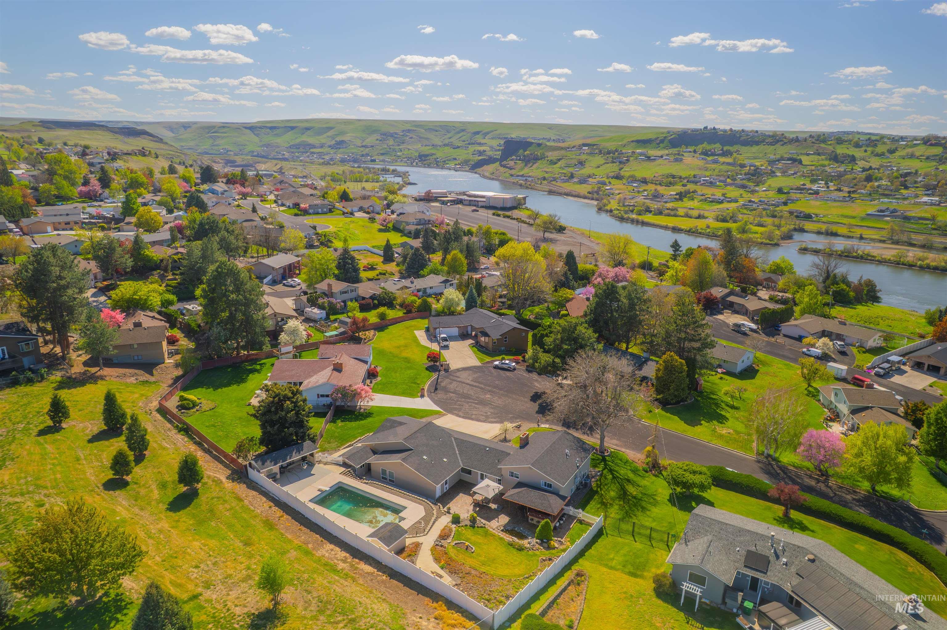 3413 Bluebird Circle, Lewiston, Idaho 83501, 4 Bedrooms, 6 Bathrooms, Residential For Sale, Price $755,000,MLS 98977393