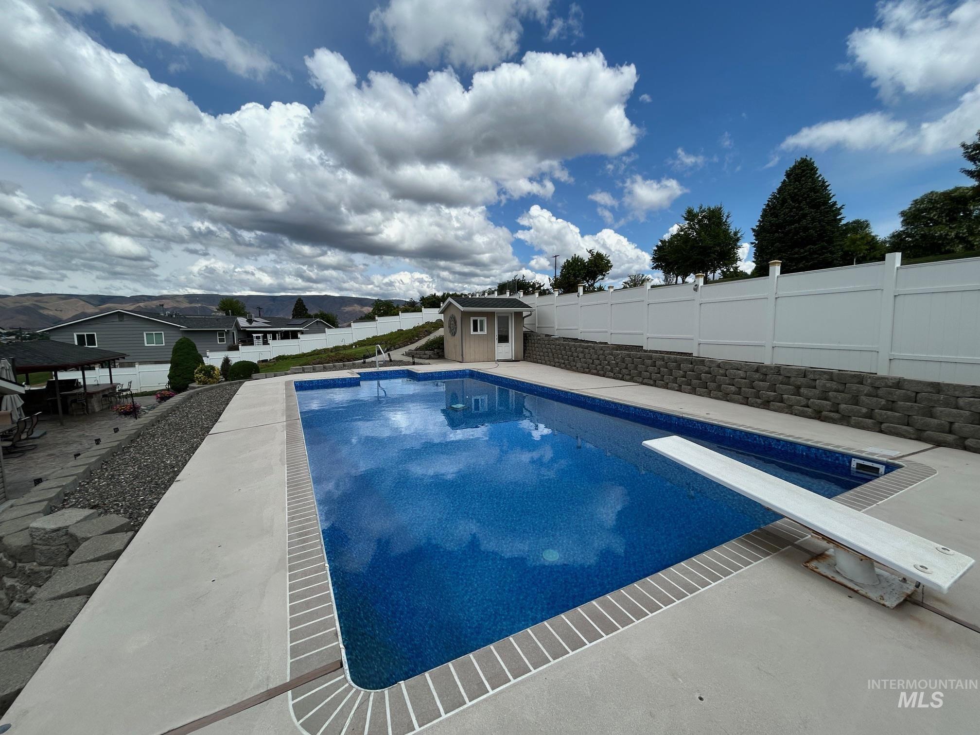 3413 Bluebird Circle, Lewiston, Idaho 83501, 4 Bedrooms, 6 Bathrooms, Residential For Sale, Price $755,000,MLS 98977393