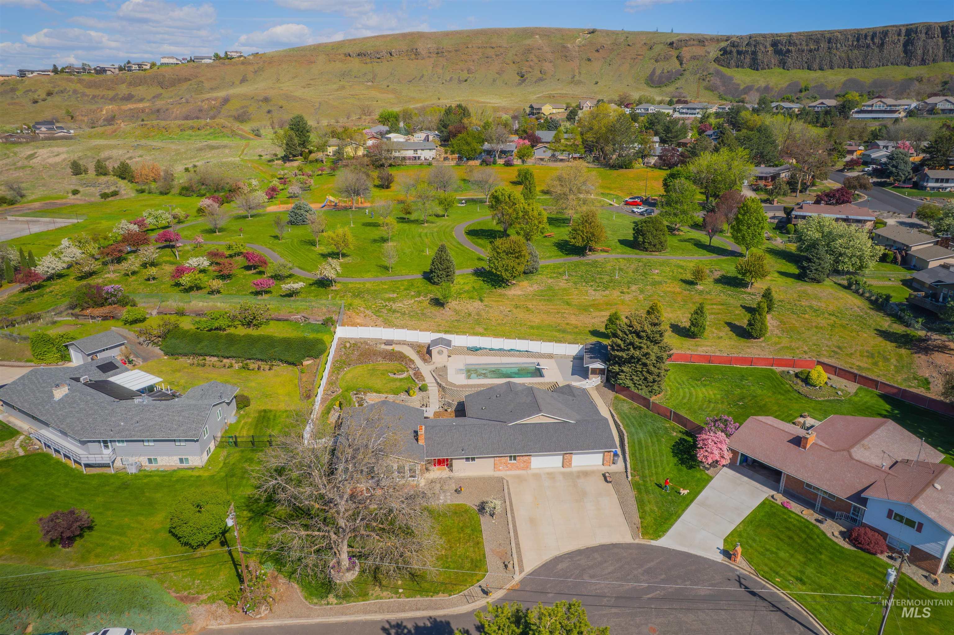 3413 Bluebird Circle, Lewiston, Idaho 83501, 4 Bedrooms, 6 Bathrooms, Residential For Sale, Price $755,000,MLS 98977393