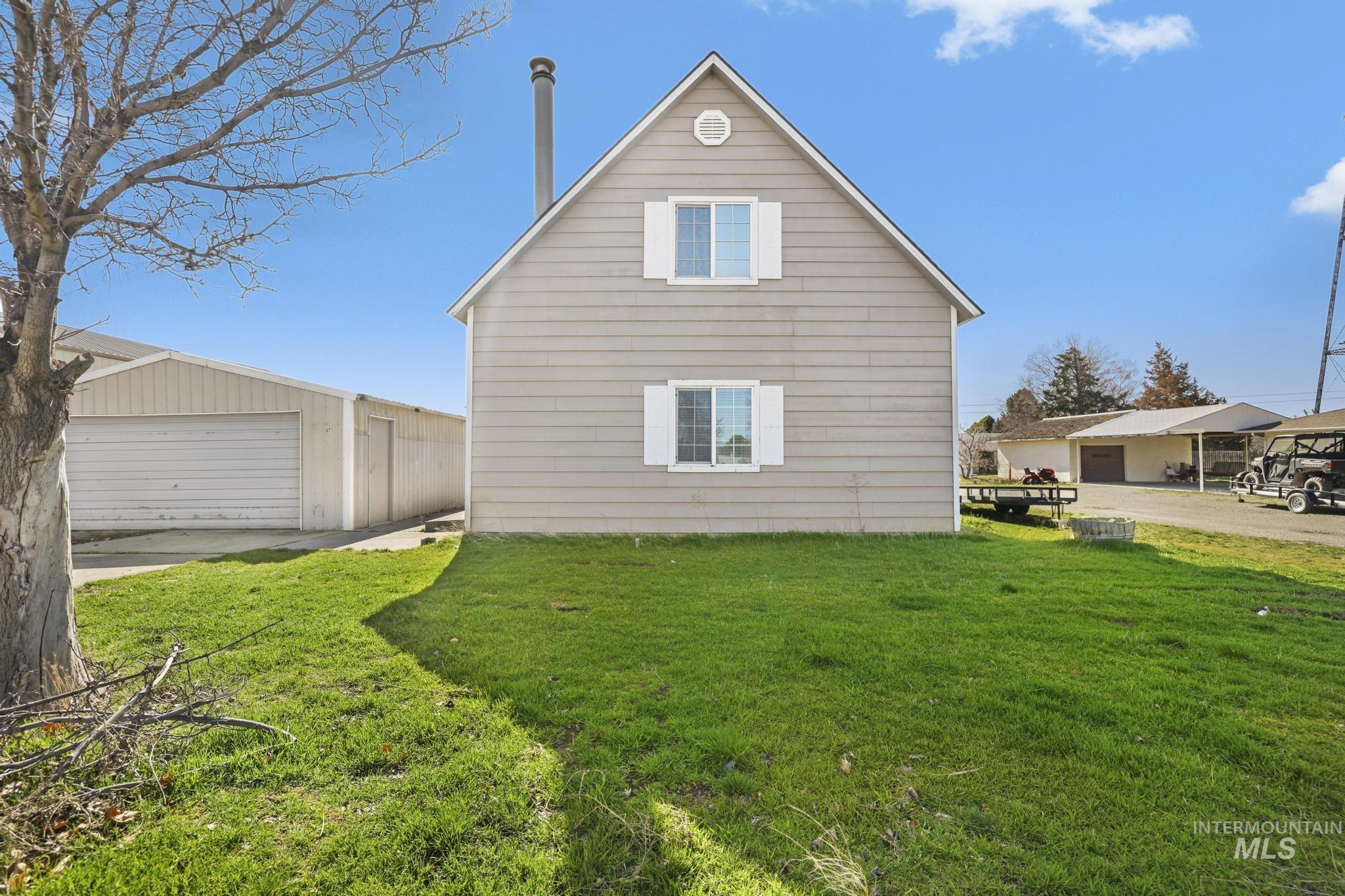 87 E Snake River Ave, Glenns Ferry, Idaho 83623, 3 Bedrooms, 1.5 Bathrooms, Residential For Sale, Price $244,900, 98977395