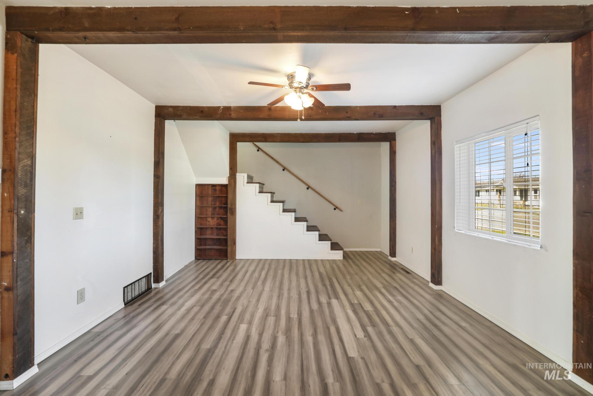 87 E Snake River Ave, Glenns Ferry, Idaho 83623, 3 Bedrooms, 1.5 Bathrooms, Residential For Sale, Price $244,900, 98977395