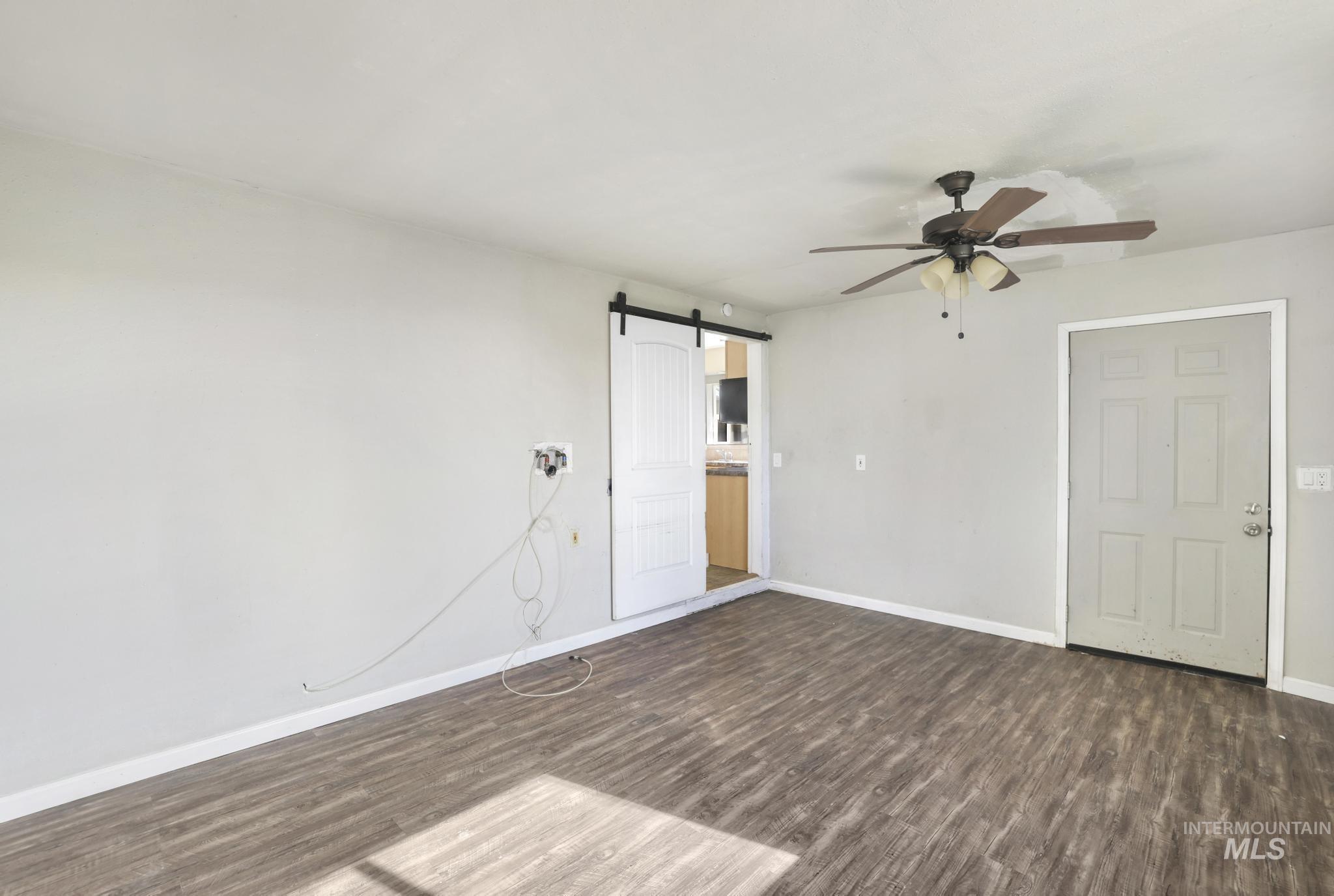 87 E Snake River Ave, Glenns Ferry, Idaho 83623, 3 Bedrooms, 1.5 Bathrooms, Residential For Sale, Price $244,900, 98977395