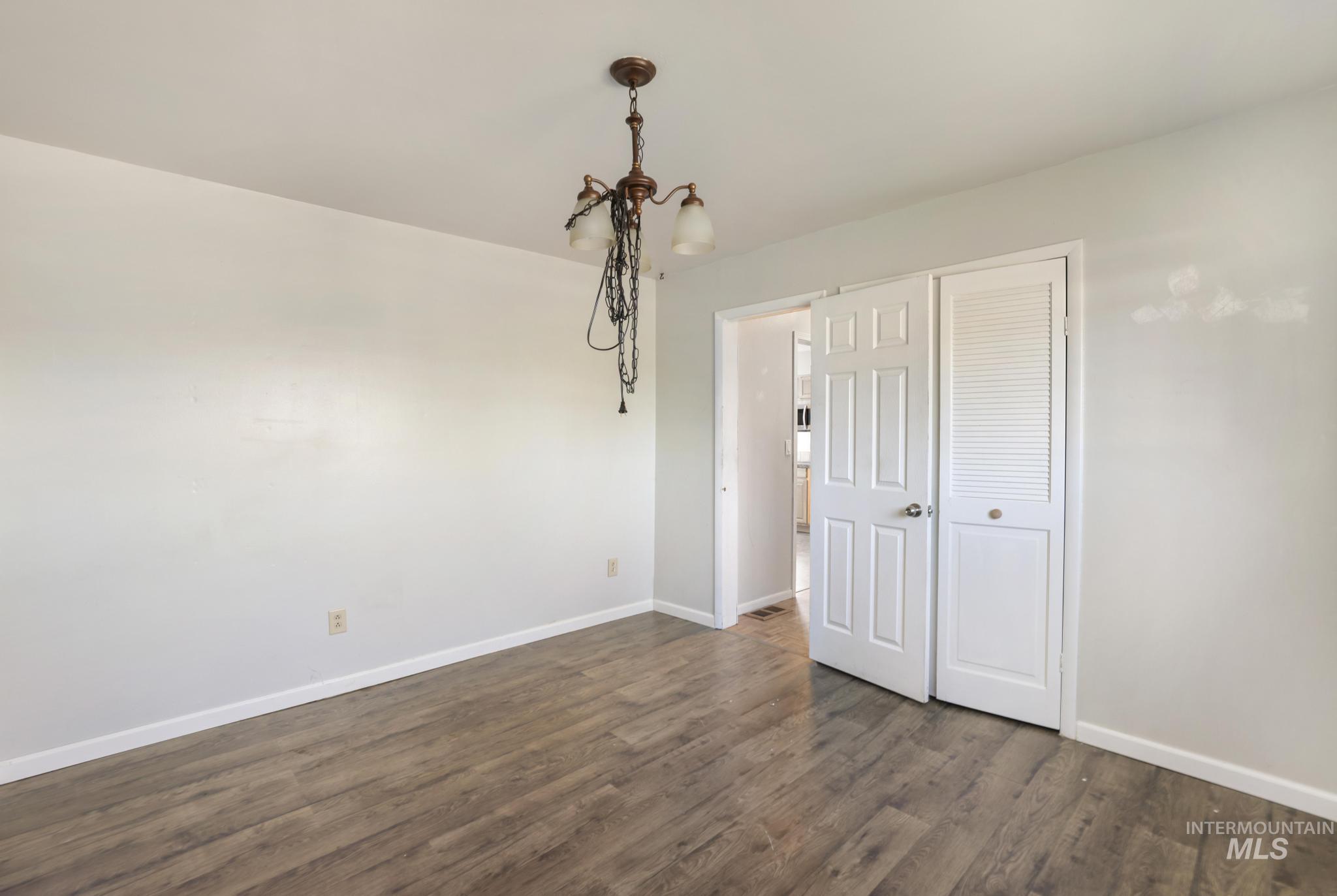 87 E Snake River Ave, Glenns Ferry, Idaho 83623, 3 Bedrooms, 1.5 Bathrooms, Residential For Sale, Price $244,900, 98977395