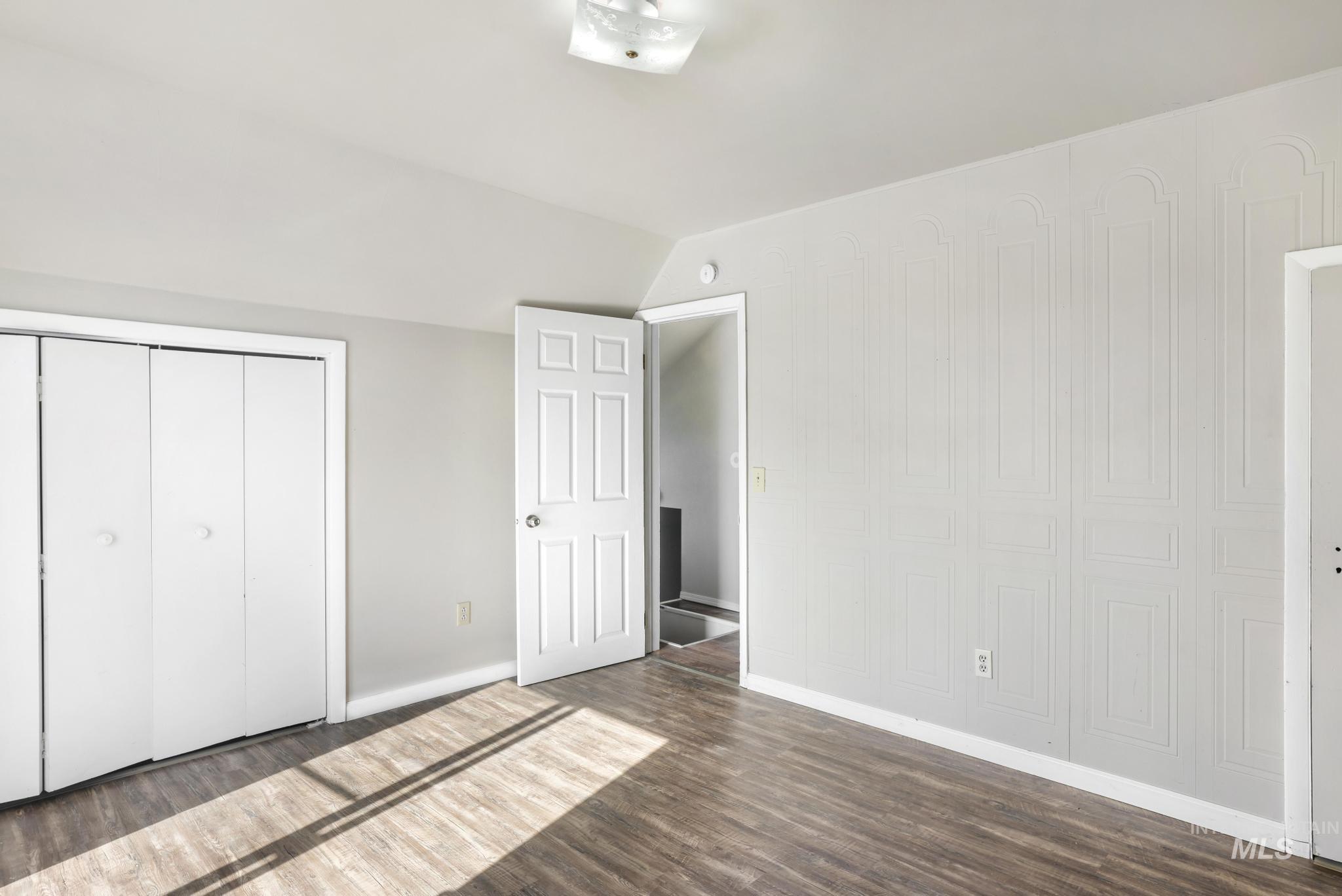 87 E Snake River Ave, Glenns Ferry, Idaho 83623, 3 Bedrooms, 1.5 Bathrooms, Residential For Sale, Price $244,900, 98977395