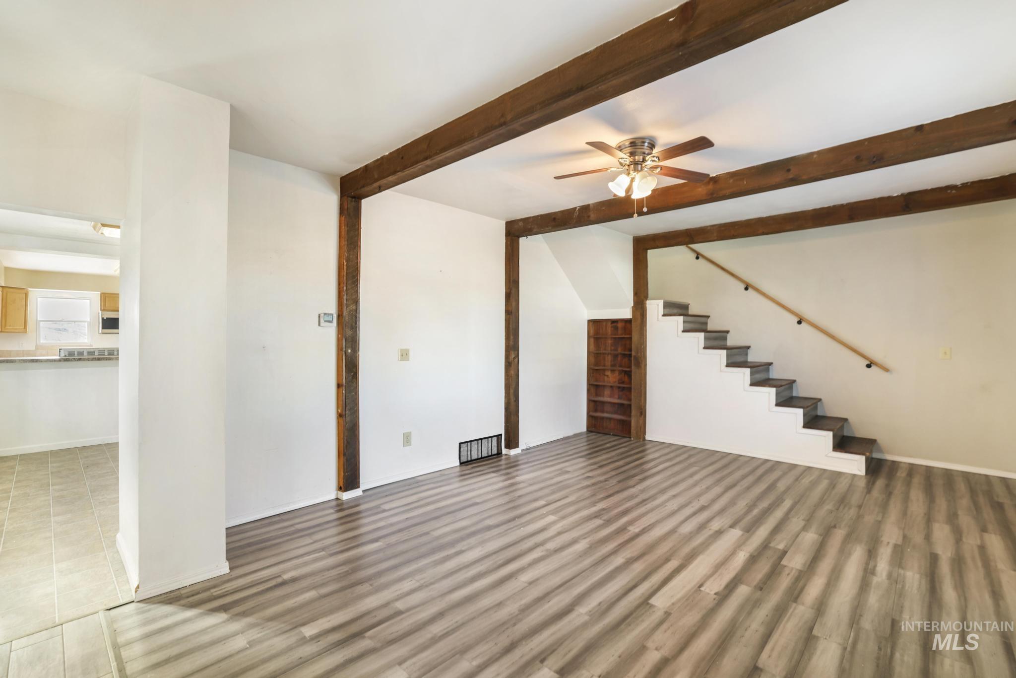 87 E Snake River Ave, Glenns Ferry, Idaho 83623, 3 Bedrooms, 1.5 Bathrooms, Residential For Sale, Price $244,900, 98977395