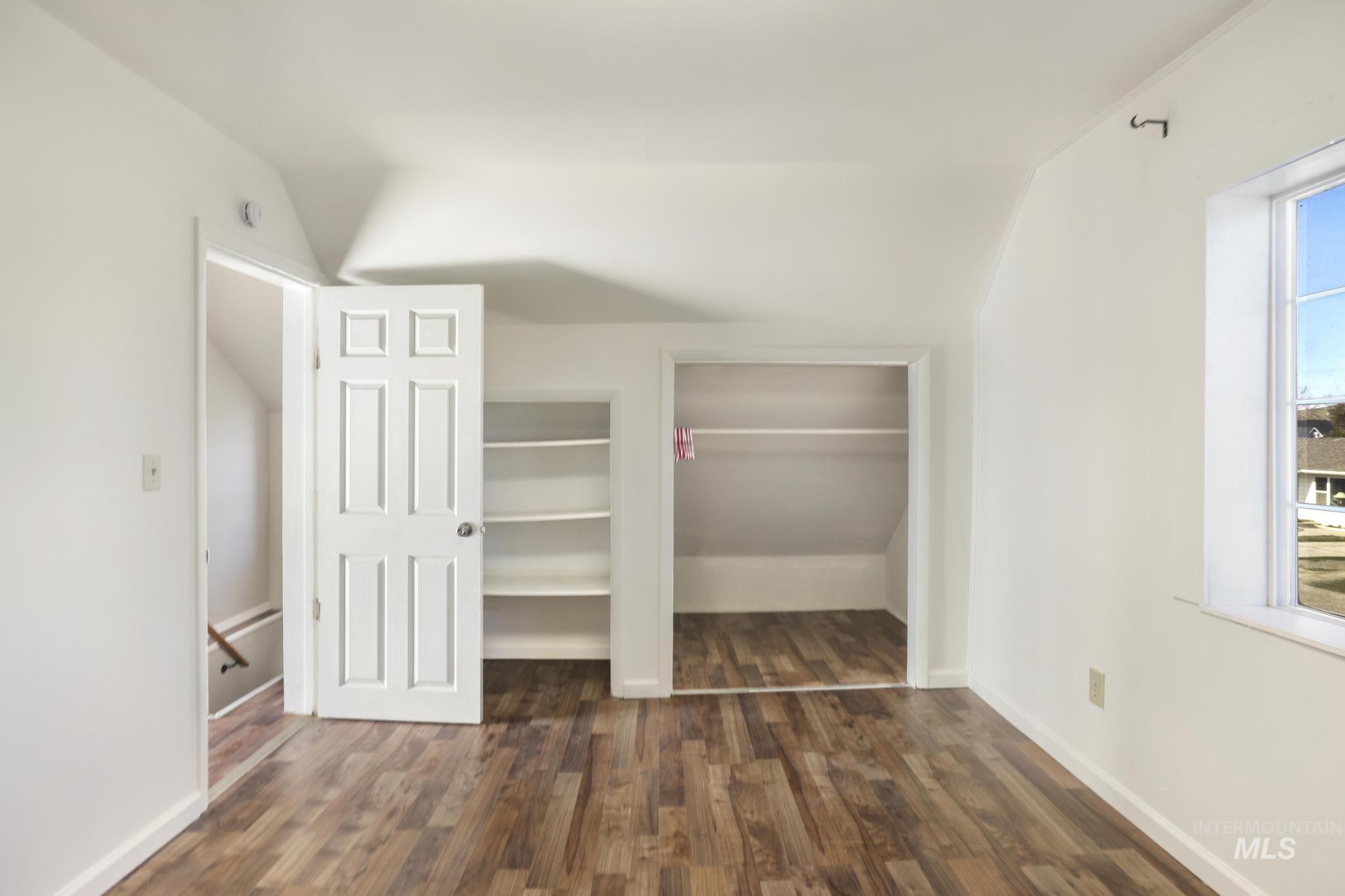 87 E Snake River Ave, Glenns Ferry, Idaho 83623, 3 Bedrooms, 1.5 Bathrooms, Residential For Sale, Price $244,900, 98977395