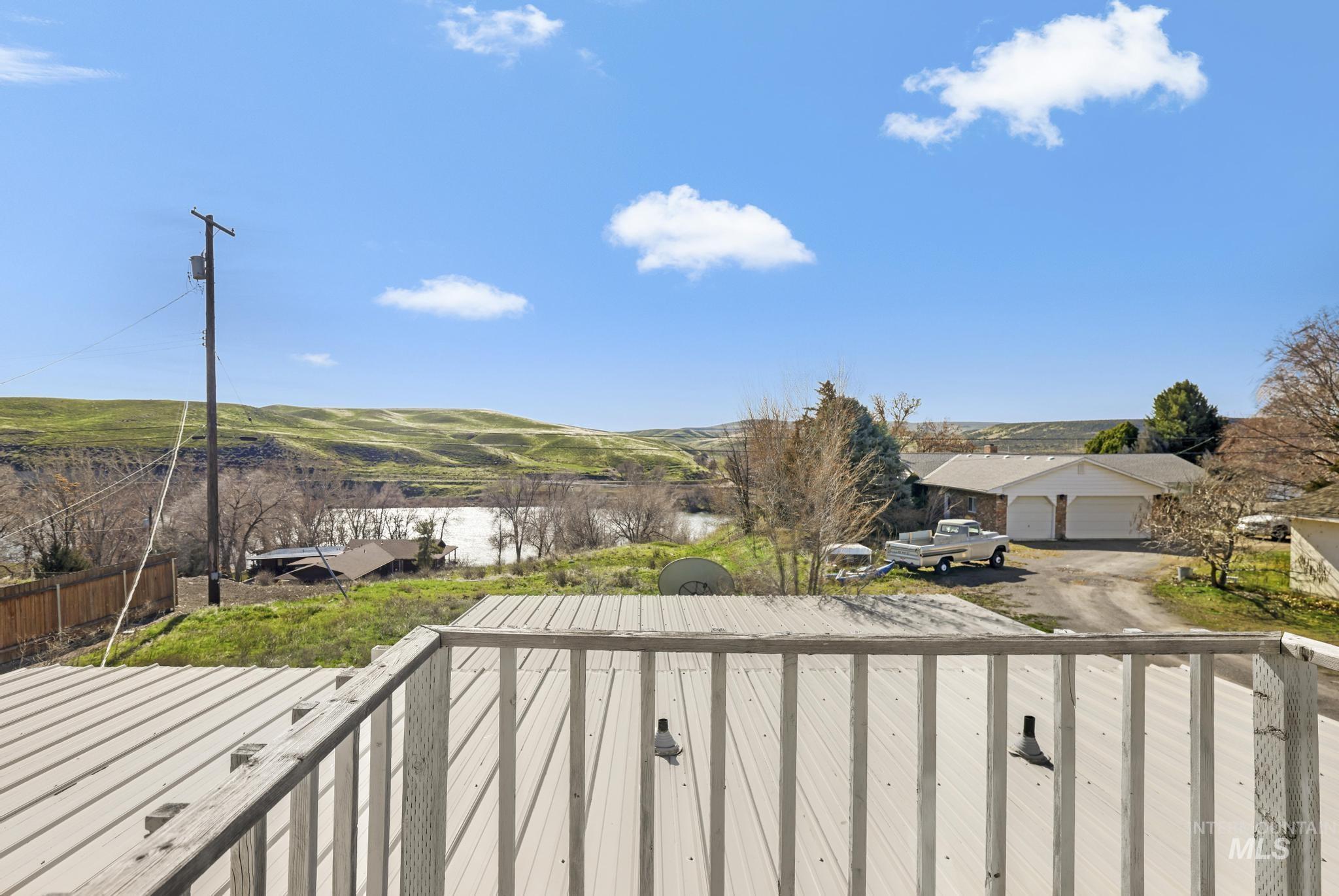 87 E Snake River Ave, Glenns Ferry, Idaho 83623, 3 Bedrooms, 1.5 Bathrooms, Residential For Sale, Price $244,900, 98977395