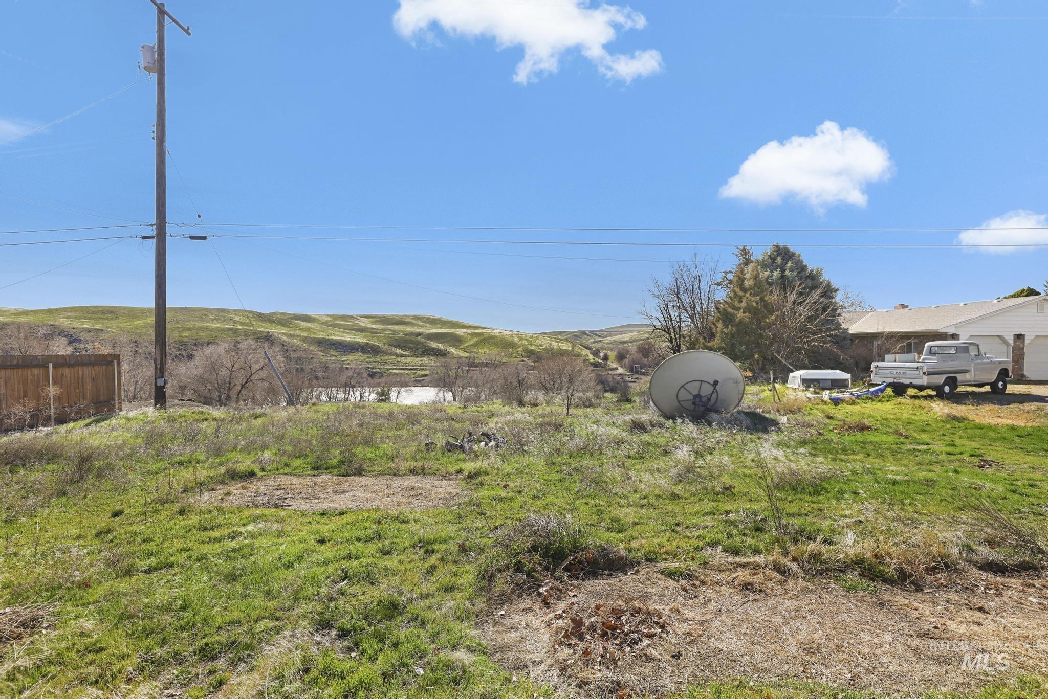 87 E Snake River Ave, Glenns Ferry, Idaho 83623, 3 Bedrooms, 1.5 Bathrooms, Residential For Sale, Price $244,900, 98977395