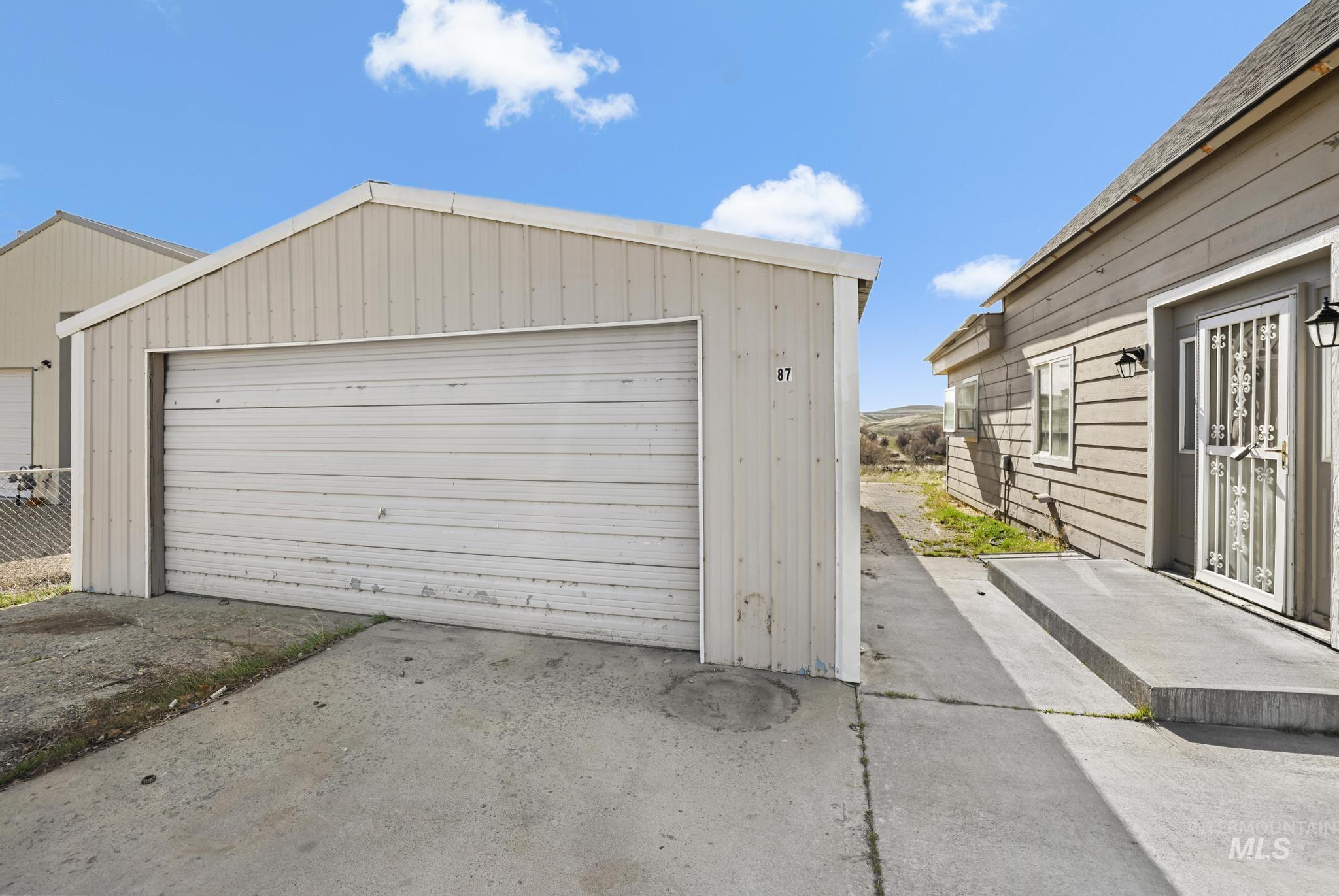 87 E Snake River Ave, Glenns Ferry, Idaho 83623, 3 Bedrooms, 1.5 Bathrooms, Residential For Sale, Price $244,900, 98977395