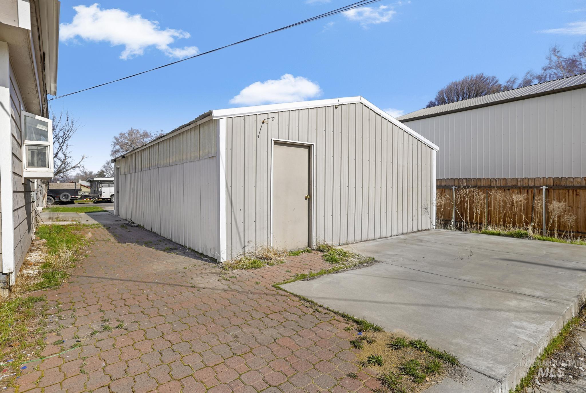 87 E Snake River Ave, Glenns Ferry, Idaho 83623, 3 Bedrooms, 1.5 Bathrooms, Residential For Sale, Price $244,900, 98977395