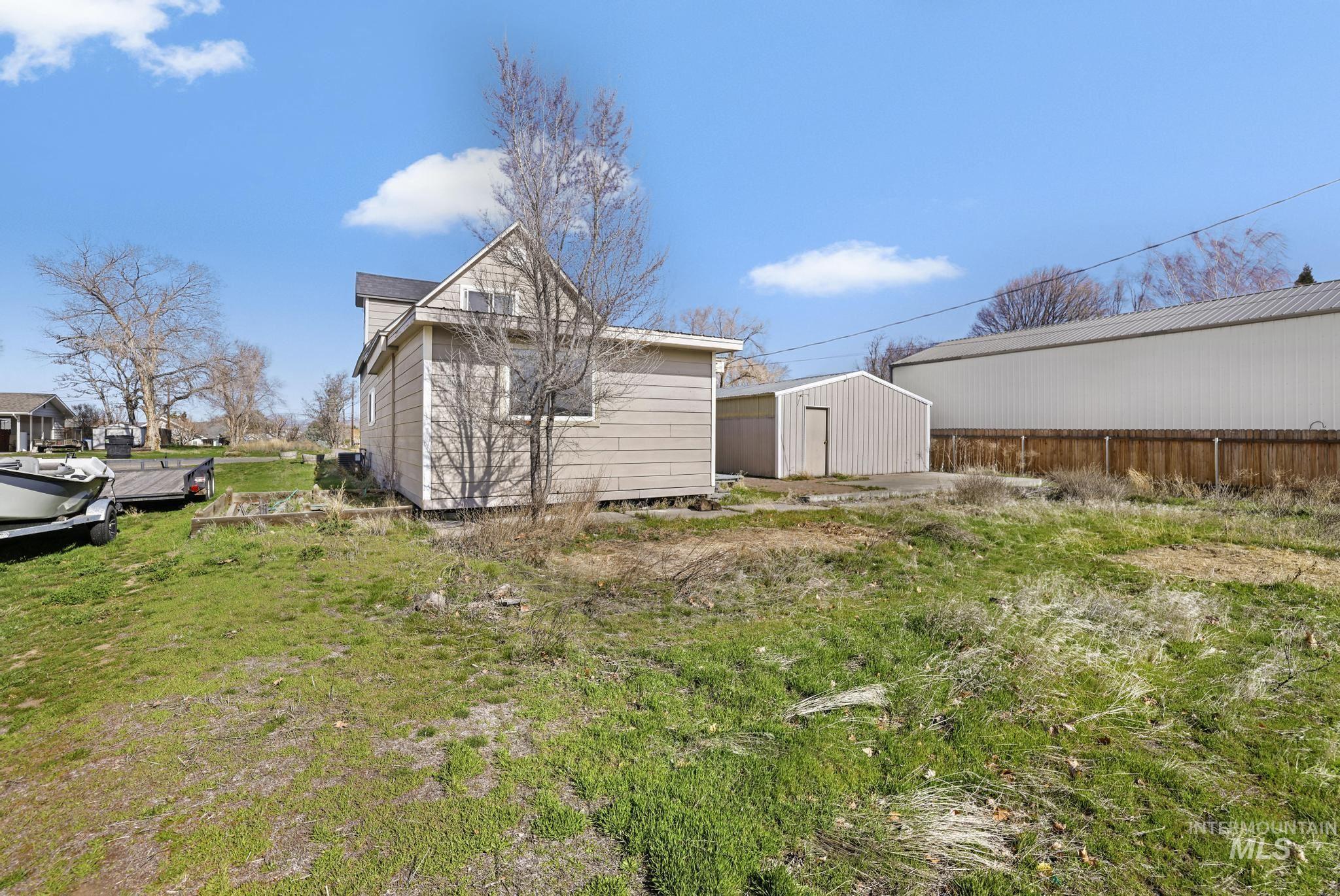 87 E Snake River Ave, Glenns Ferry, Idaho 83623, 3 Bedrooms, 1.5 Bathrooms, Residential For Sale, Price $244,900, 98977395