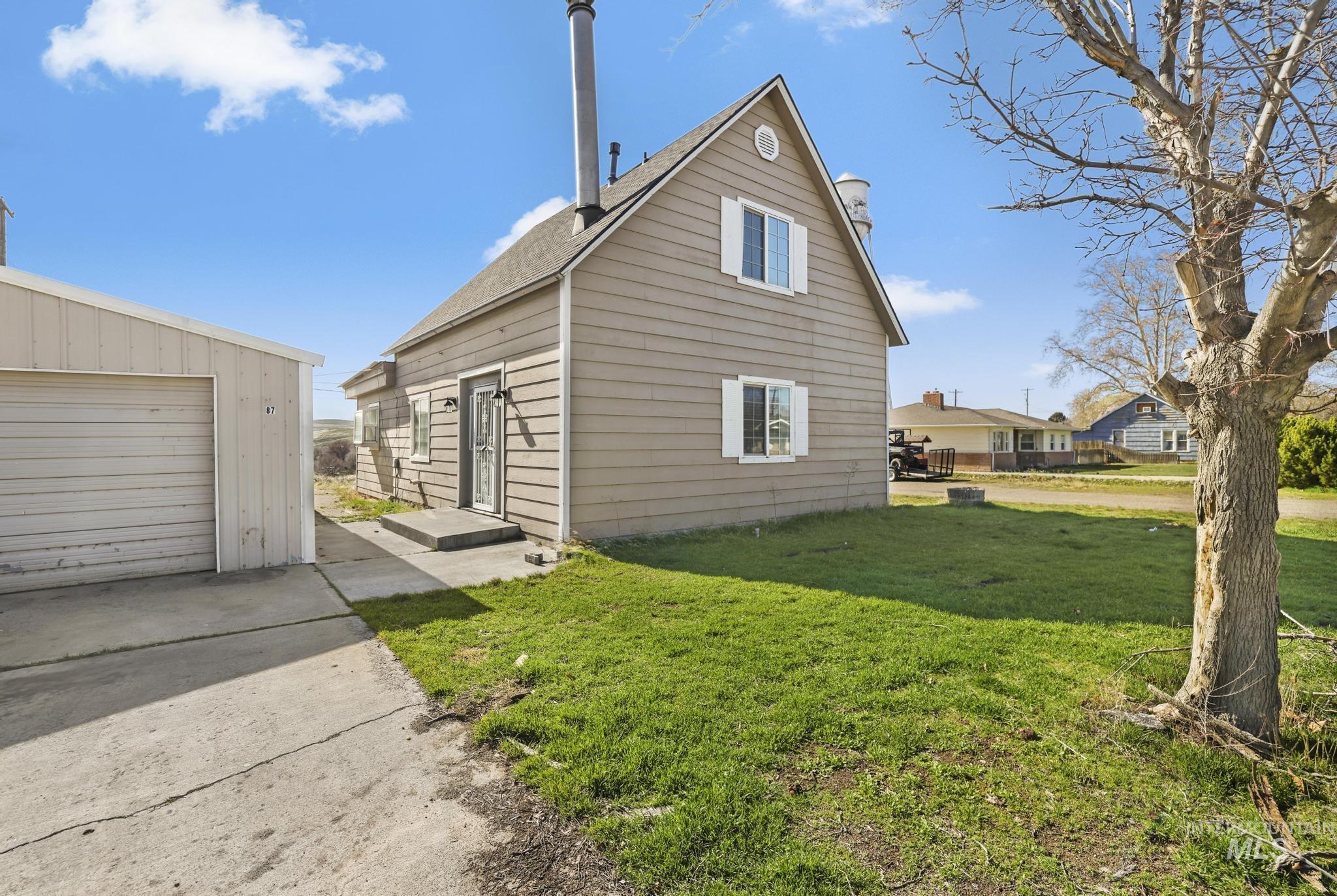 87 E Snake River Ave, Glenns Ferry, Idaho 83623, 3 Bedrooms, 1.5 Bathrooms, Residential For Sale, Price $244,900, 98977395