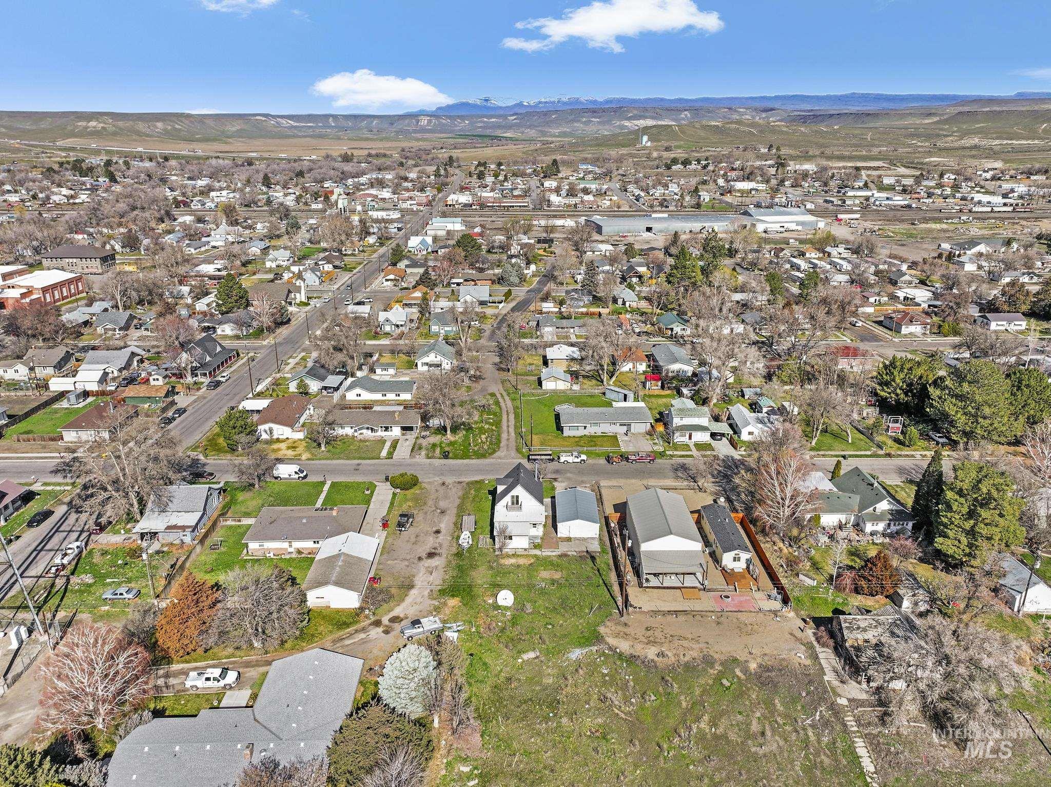 87 E Snake River Ave, Glenns Ferry, Idaho 83623, 3 Bedrooms, 1.5 Bathrooms, Residential For Sale, Price $244,900, 98977395