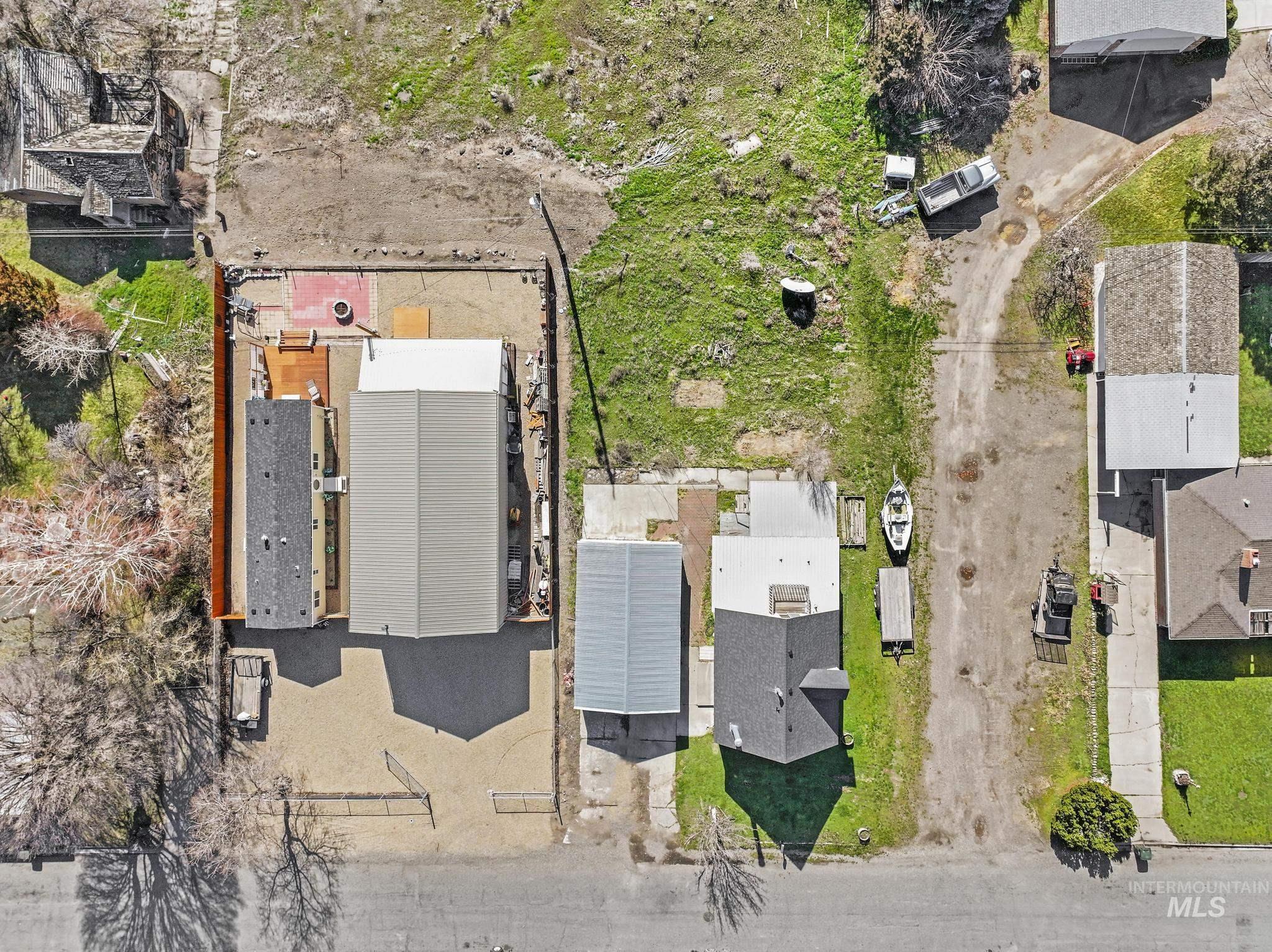 87 E Snake River Ave, Glenns Ferry, Idaho 83623, 3 Bedrooms, 1.5 Bathrooms, Residential For Sale, Price $244,900, 98977395