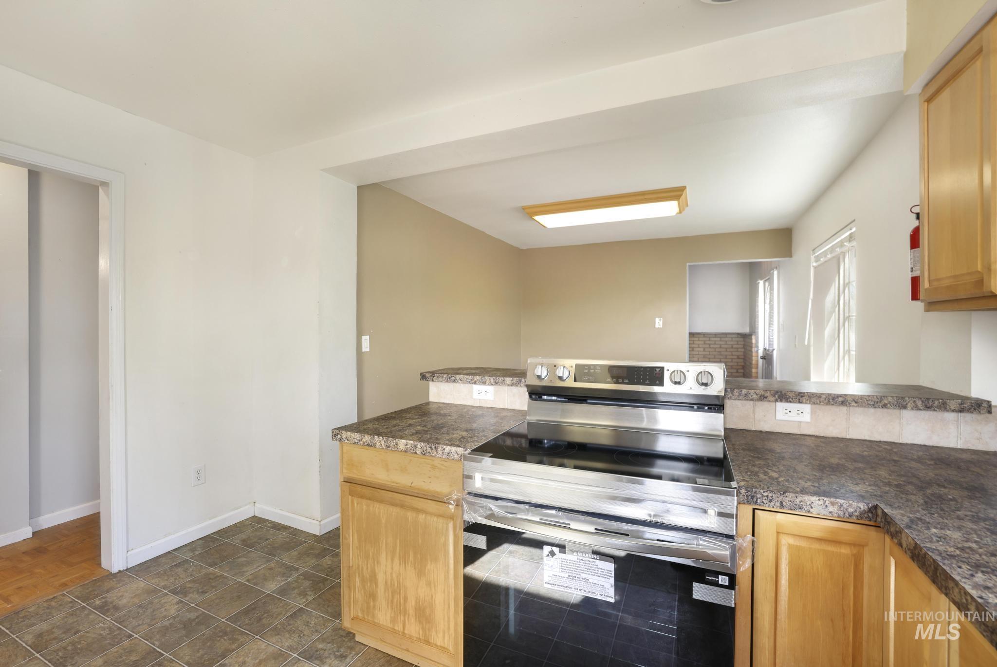 87 E Snake River Ave, Glenns Ferry, Idaho 83623, 3 Bedrooms, 1.5 Bathrooms, Residential For Sale, Price $244,900, 98977395