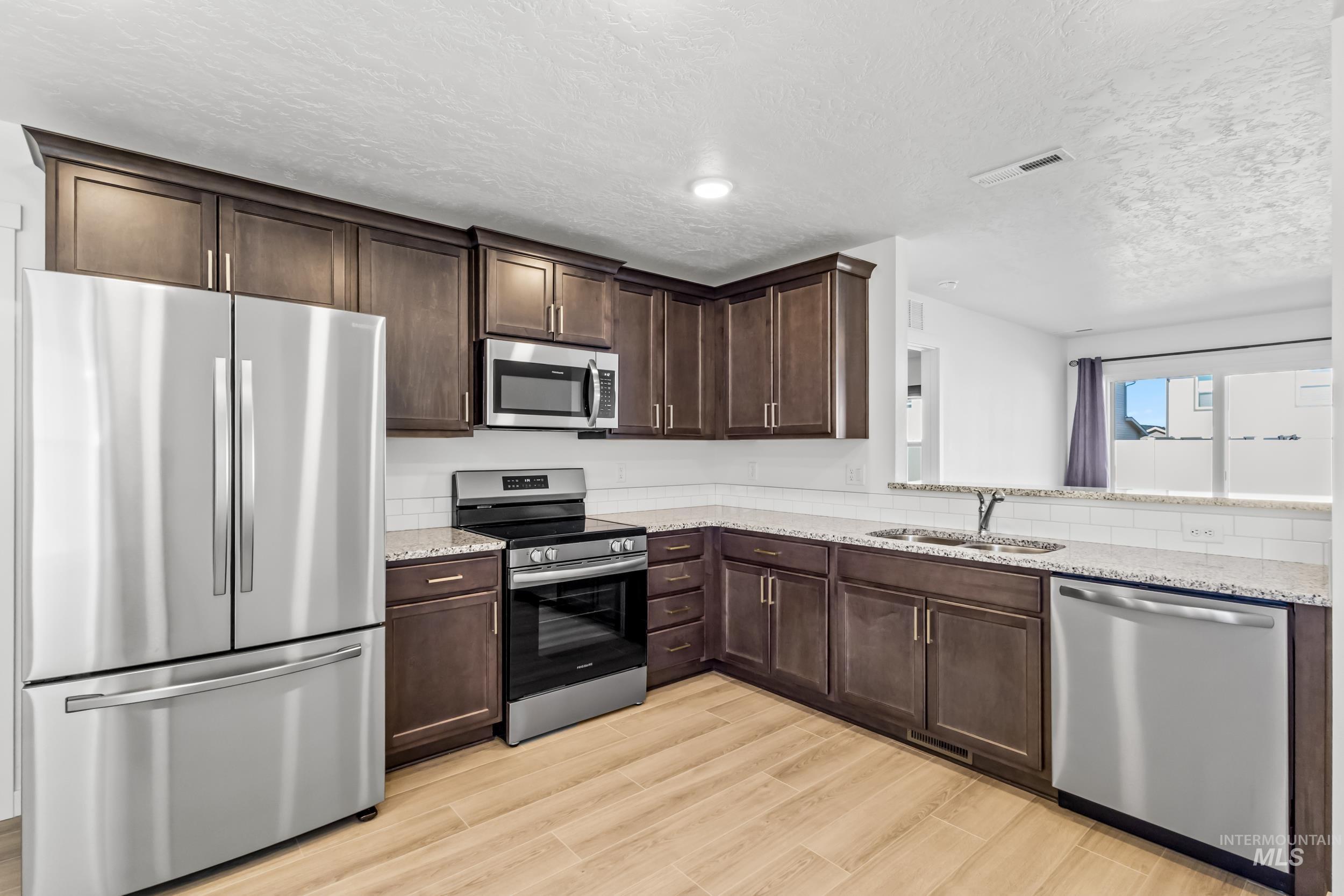 12320 Shadow River St, Caldwell, Idaho 83607, 3 Bedrooms, 2 Bathrooms, Residential For Sale, Price $350,000,MLS 98977396