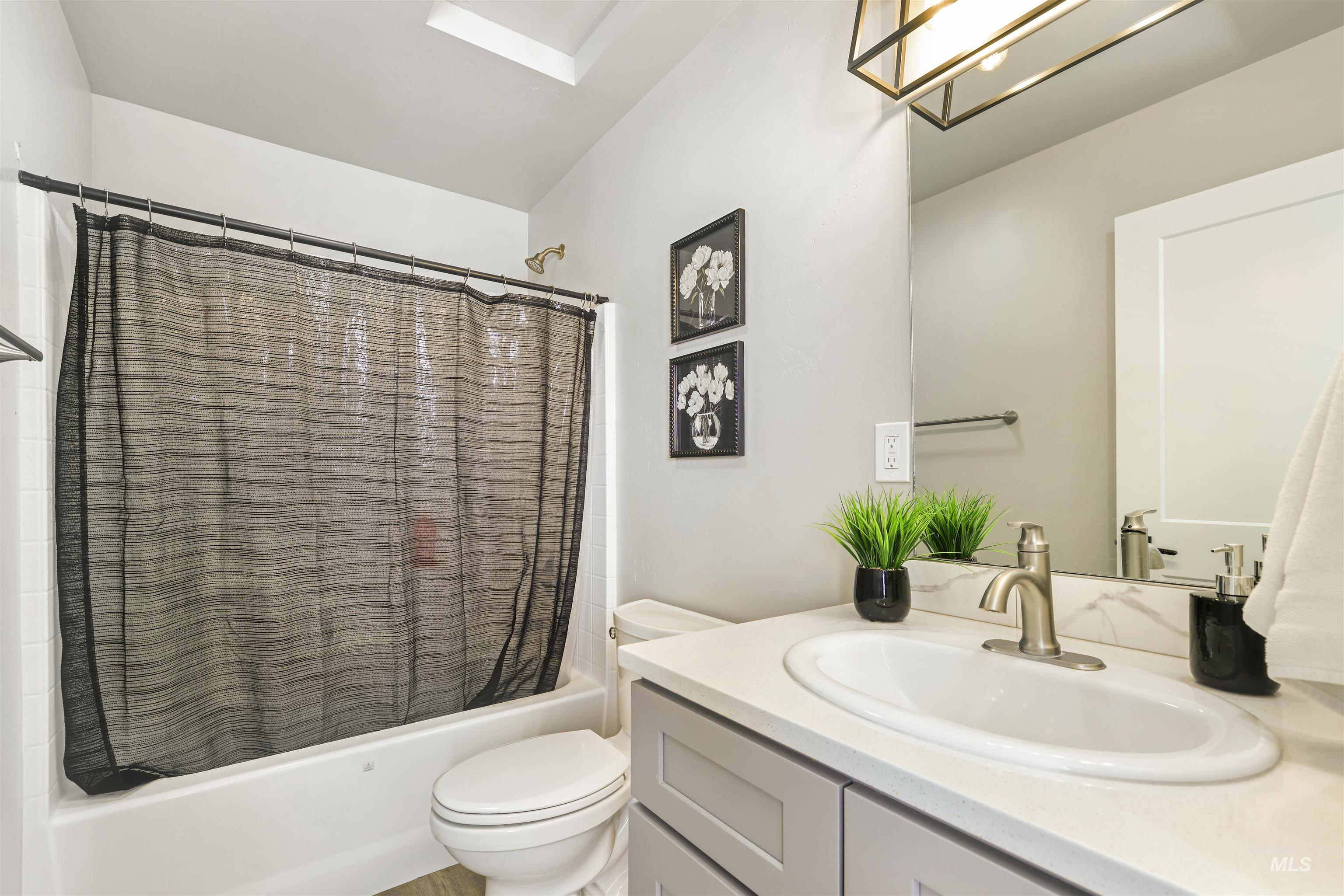 893/899 Shadowleaf, Twin Falls, Idaho 83301, 3 Bedrooms, 2.5 Bathrooms, Residential Income For Sale, Price $750,000,MLS 98977399